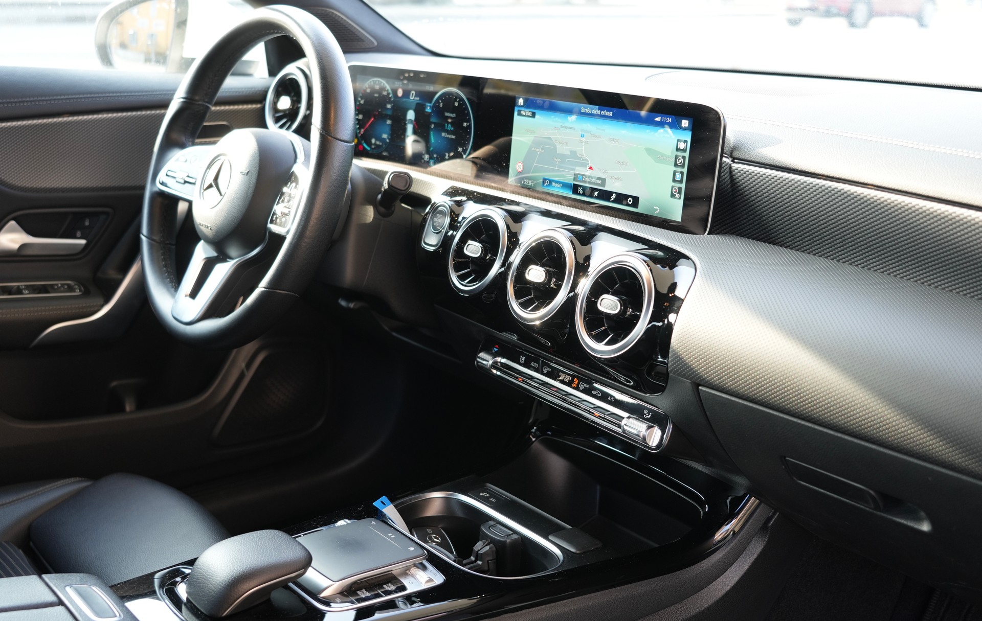 MERCEDES-BENZ CLA 180 d Progressive 7G-DCT-image-11