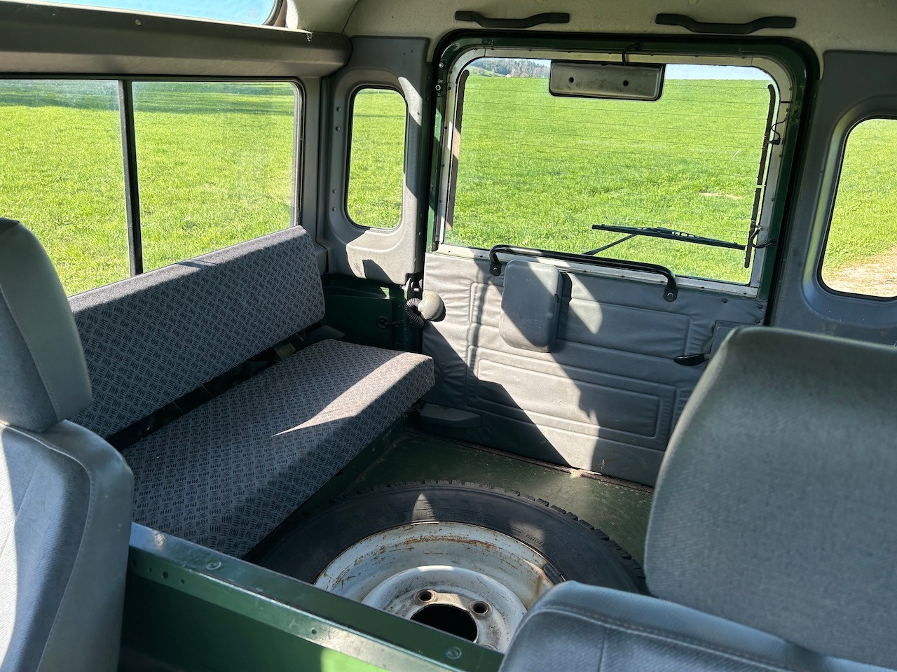 LAND ROVER Defender 90 SW 2.5 Td5-image-7