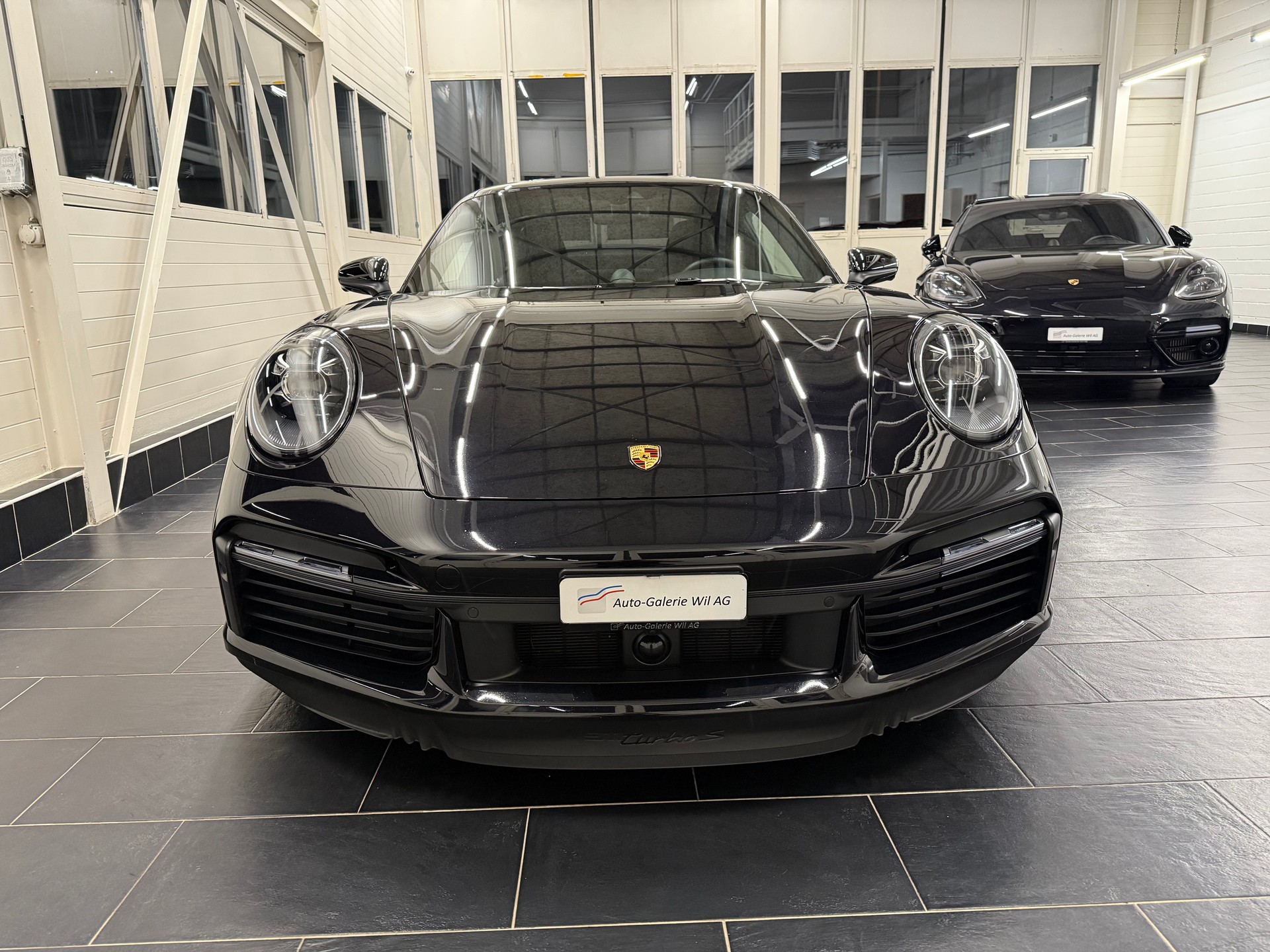 PORSCHE 911 Turbo S PDK-showroom-element-2