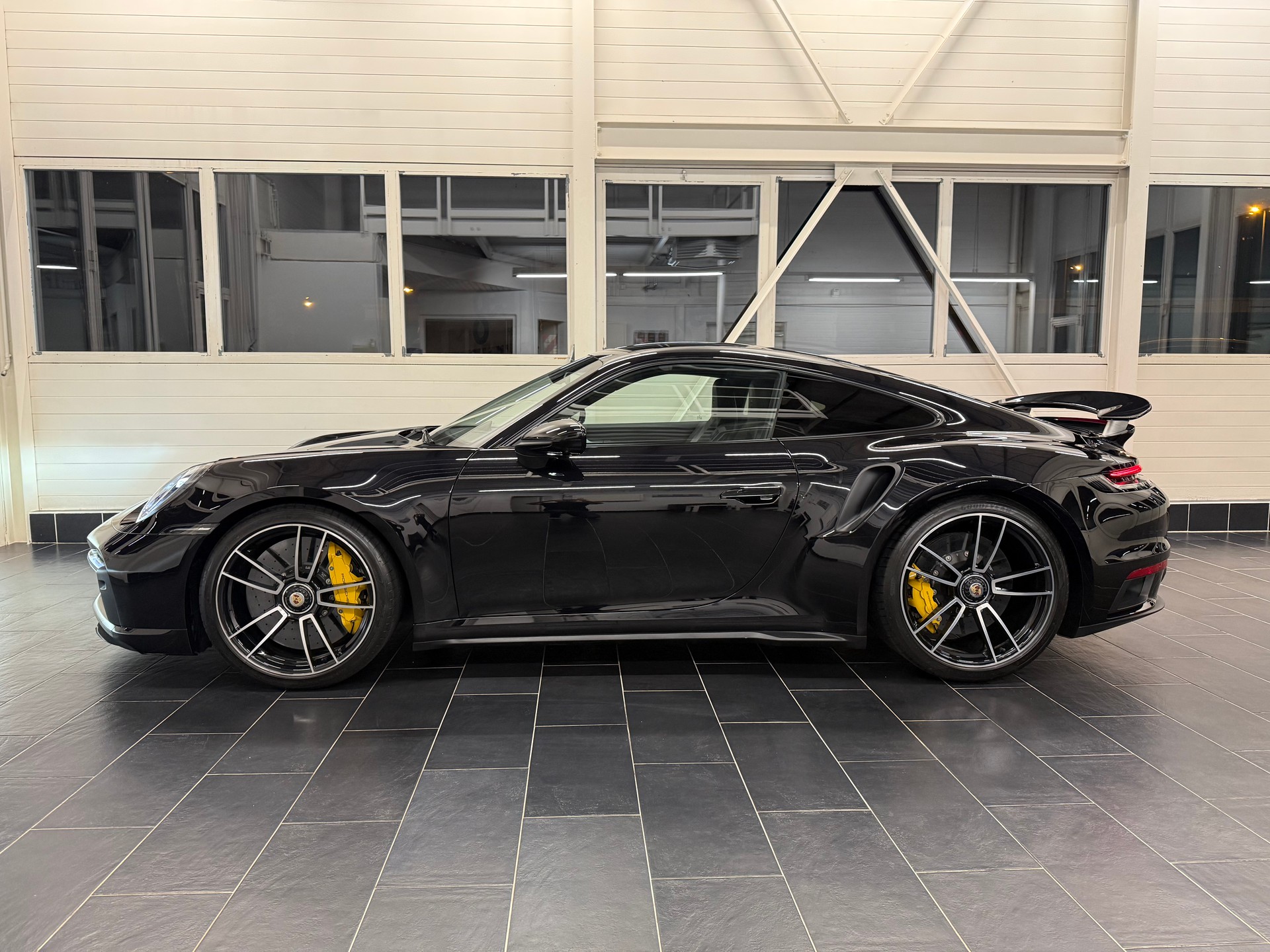 PORSCHE 911 Turbo S PDK-image-4