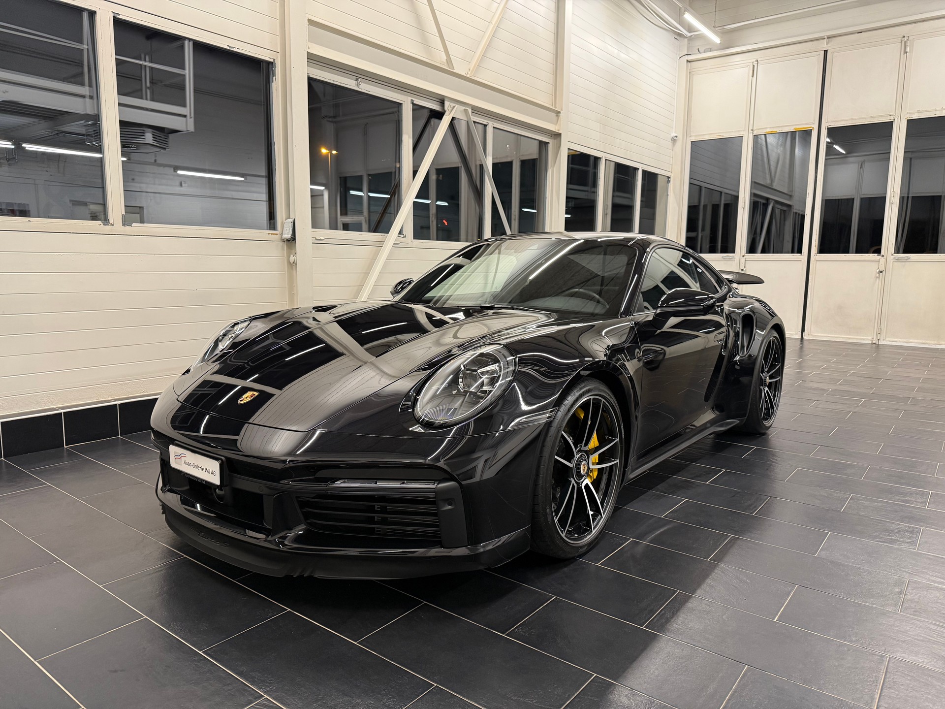 PORSCHE 911 Turbo S PDK-showroom-element-1