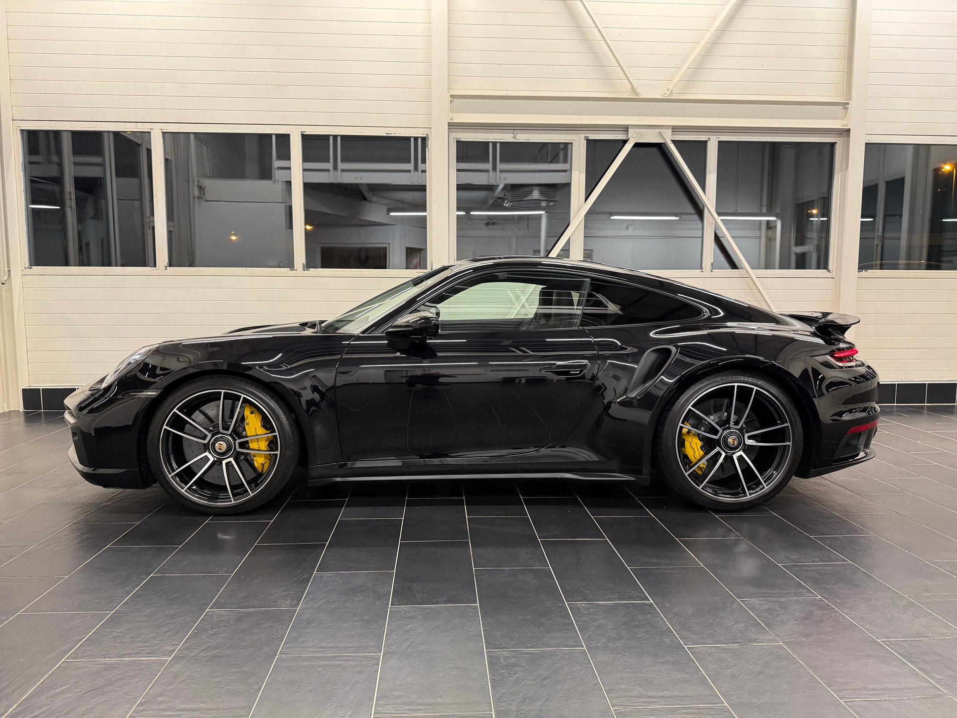PORSCHE 911 Turbo S PDK-showroom-element-3