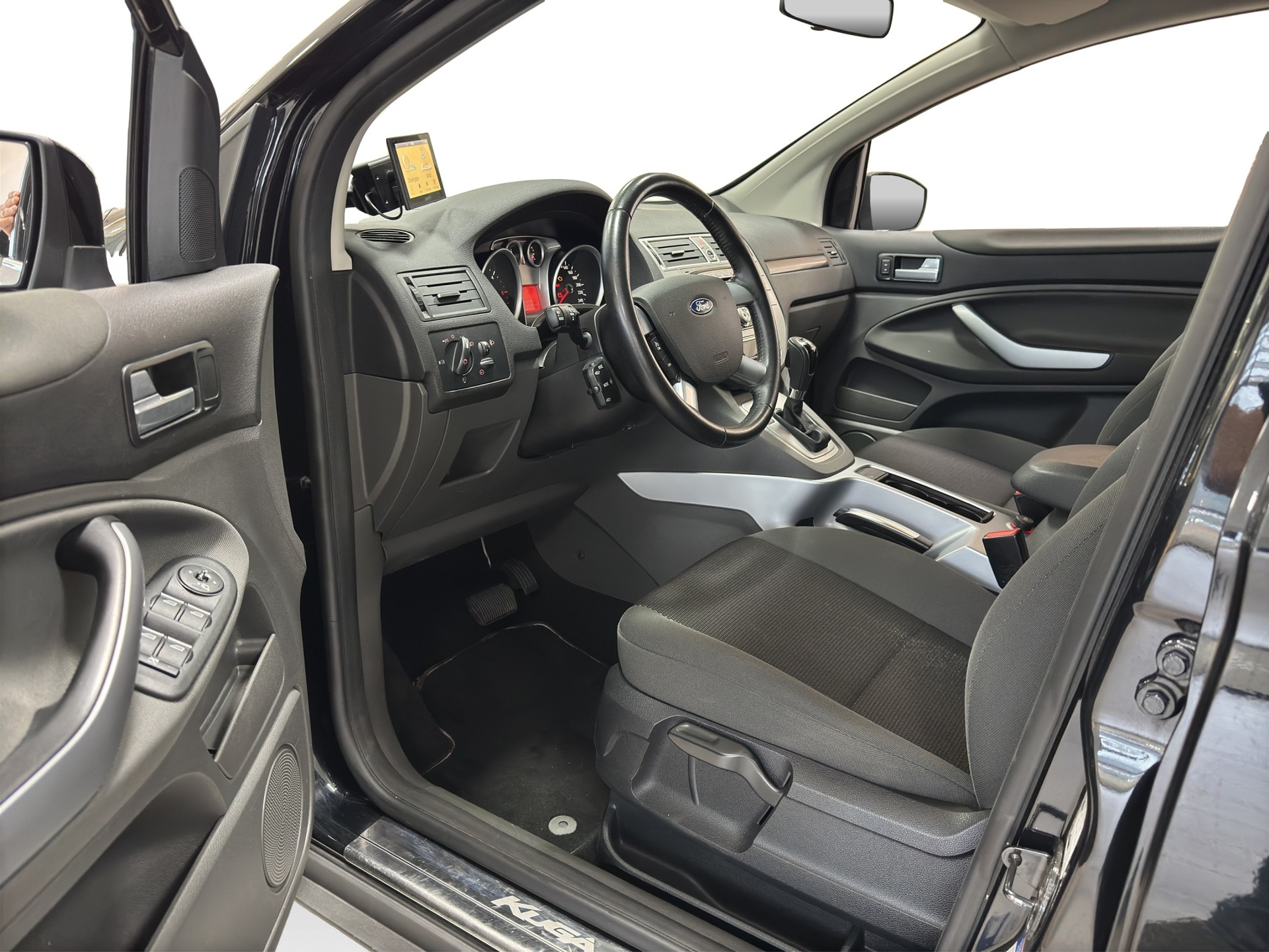 FORD Kuga 2.0 TDCi Carving 4WD PowerShift-image-18