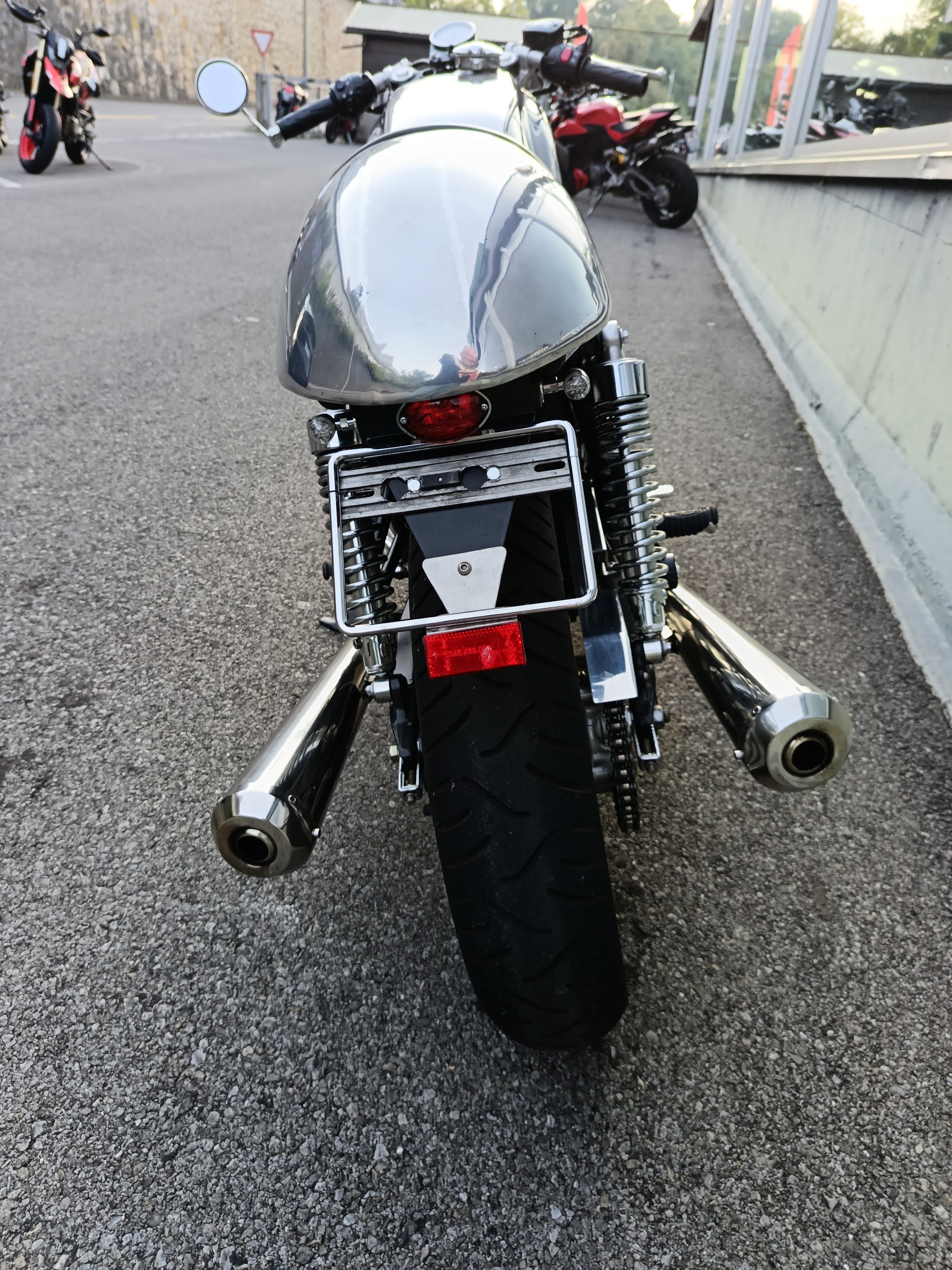 TRIUMPH Bonneville 900 i T 100-image-4