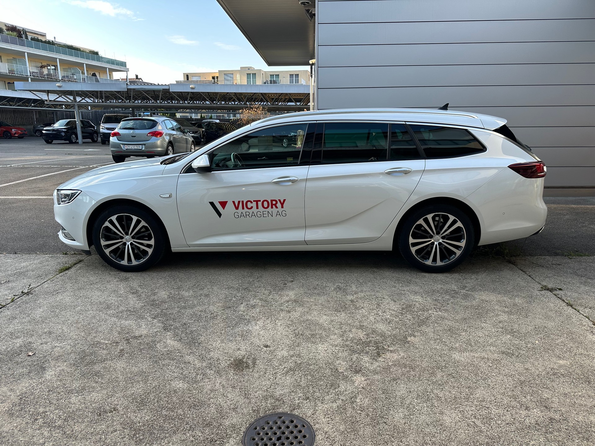 OPEL Insignia 1.6 T Sports Tourer Excellence Automatic-image-1