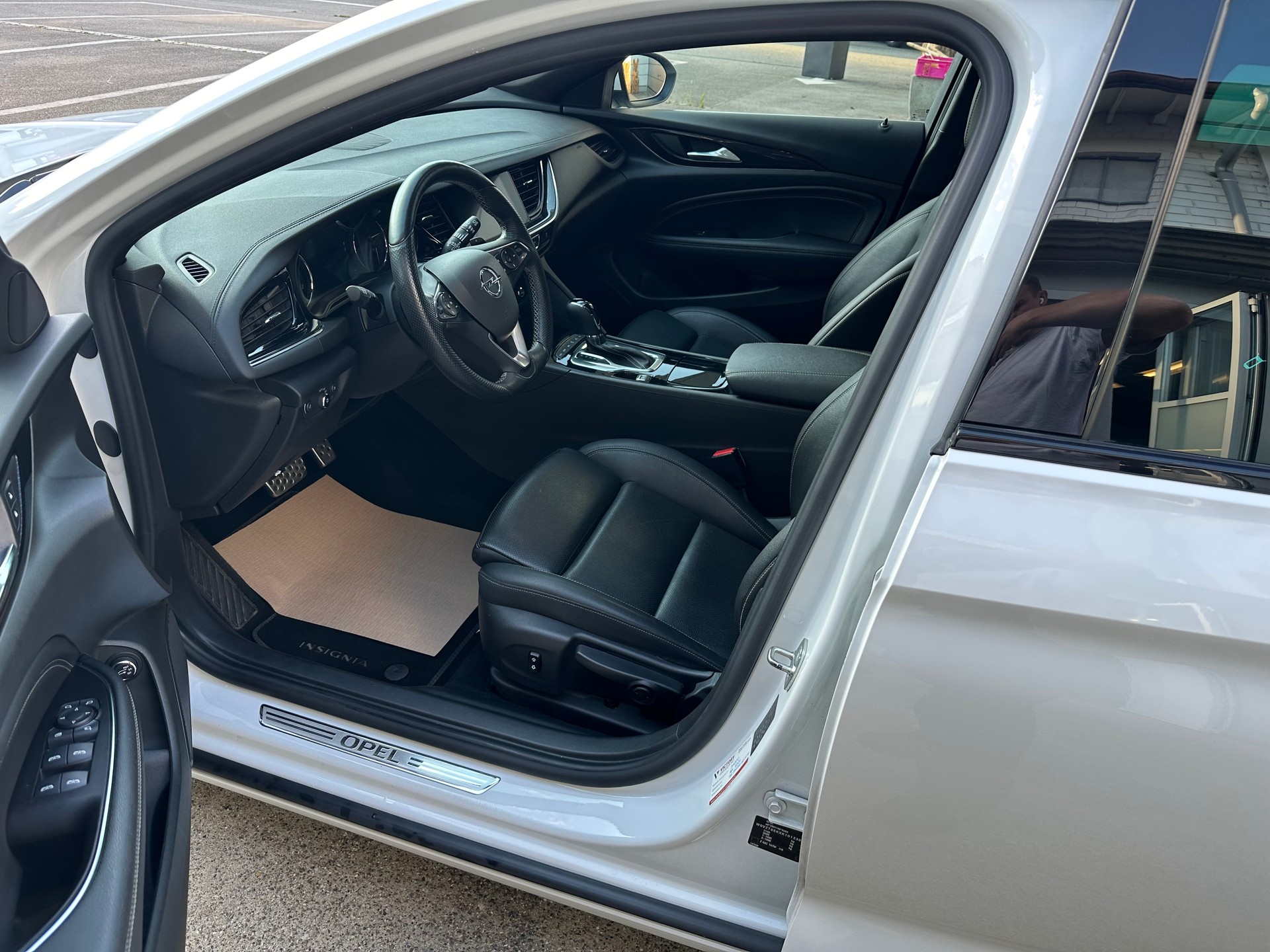 OPEL Insignia 1.6 T Sports Tourer Excellence Automatic-image-3