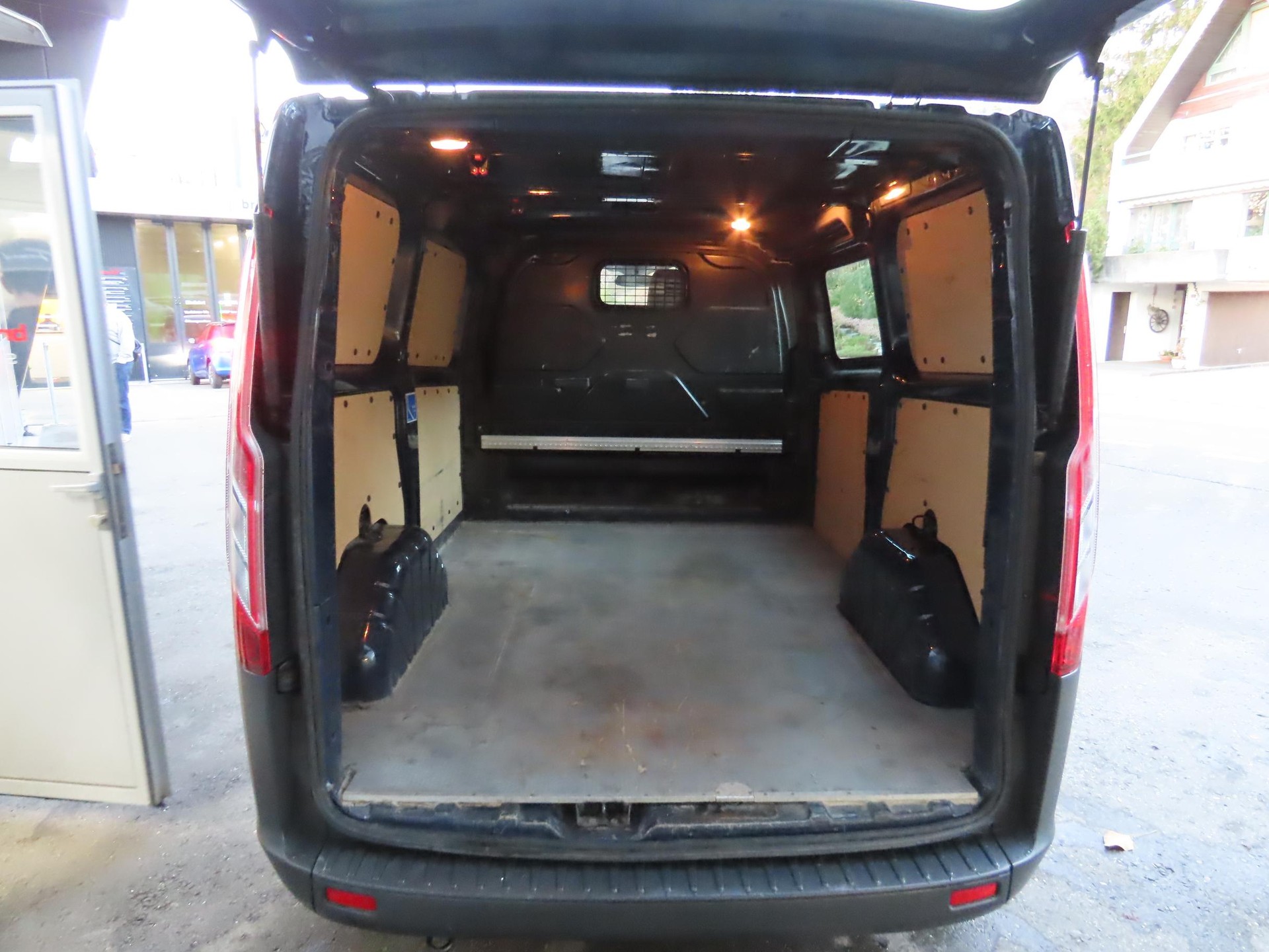FORD Transit C Van 310 L1 2.2 TDCi 100 Ambiente-image-8