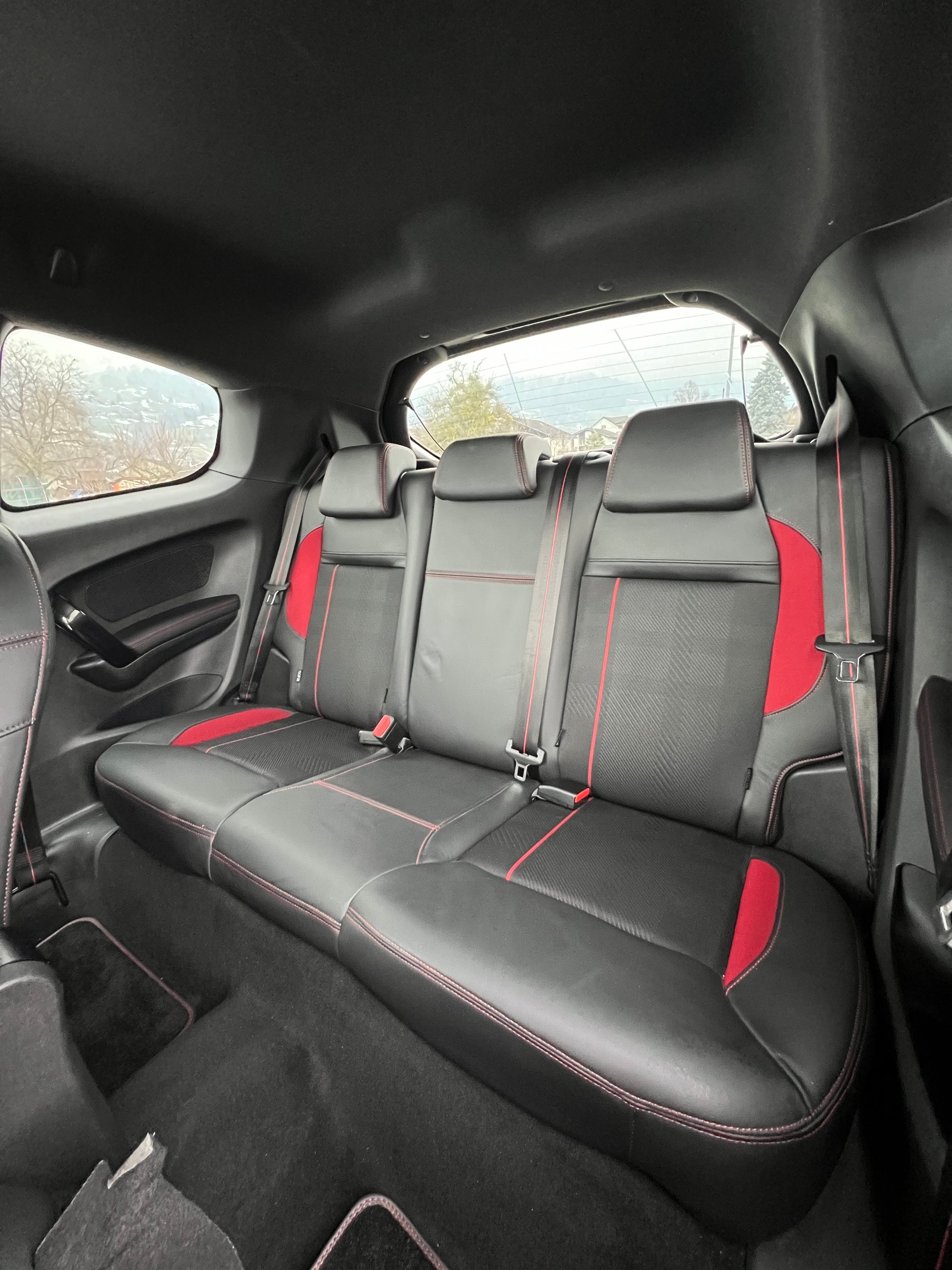 PEUGEOT 208 1.6 Turbo GTi-image-11