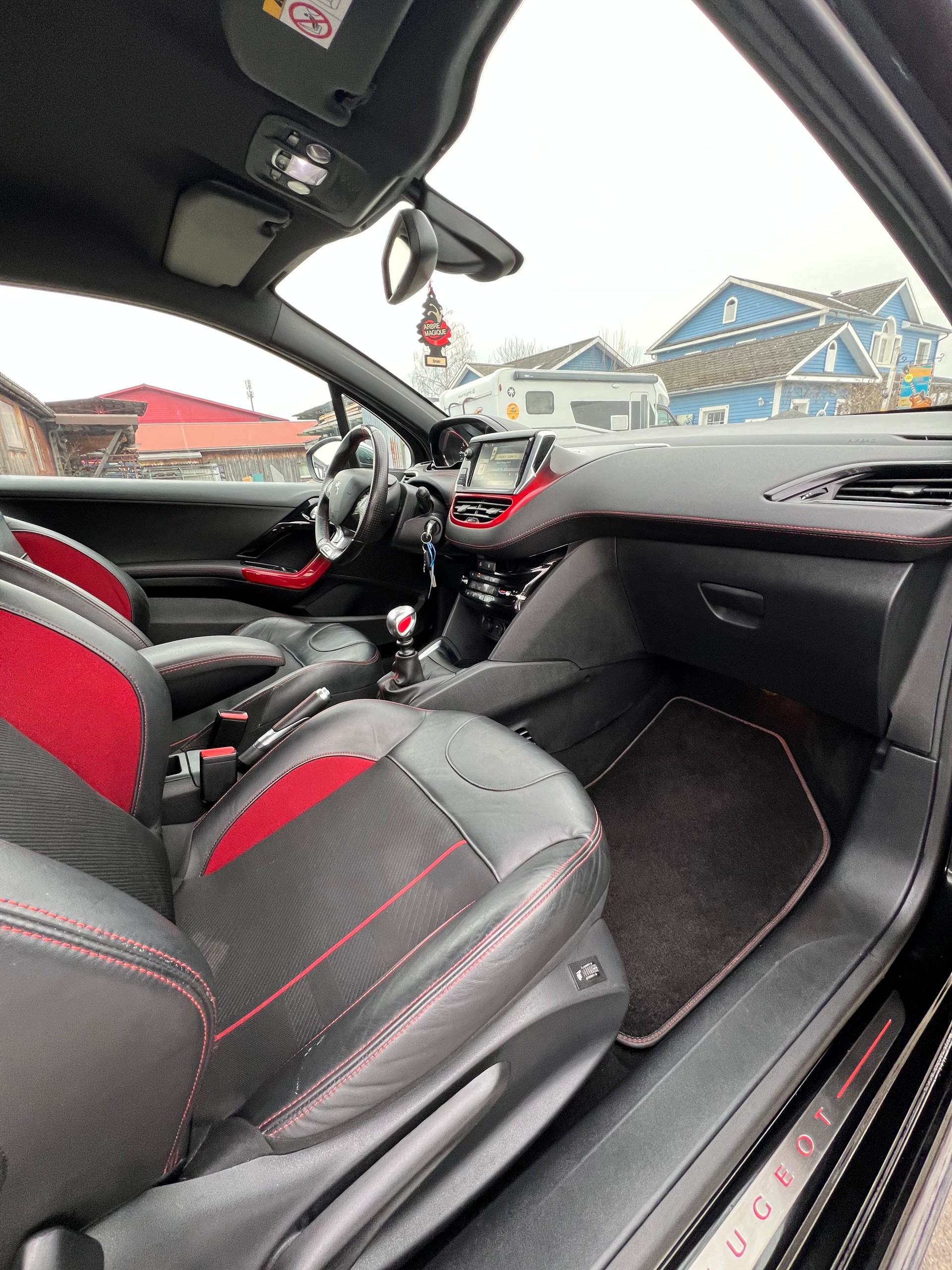PEUGEOT 208 1.6 Turbo GTi-image-12