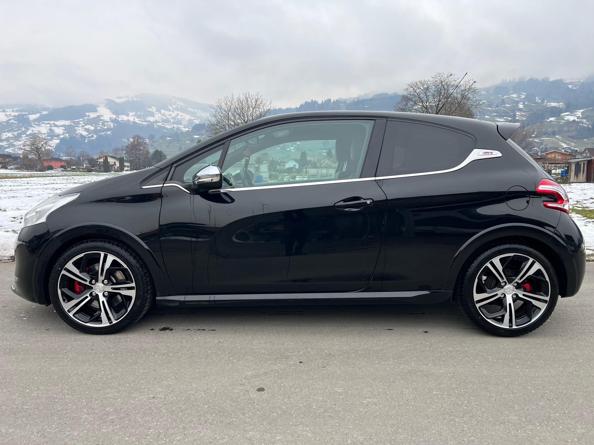 PEUGEOT 208 1.6 Turbo GTi-image-2