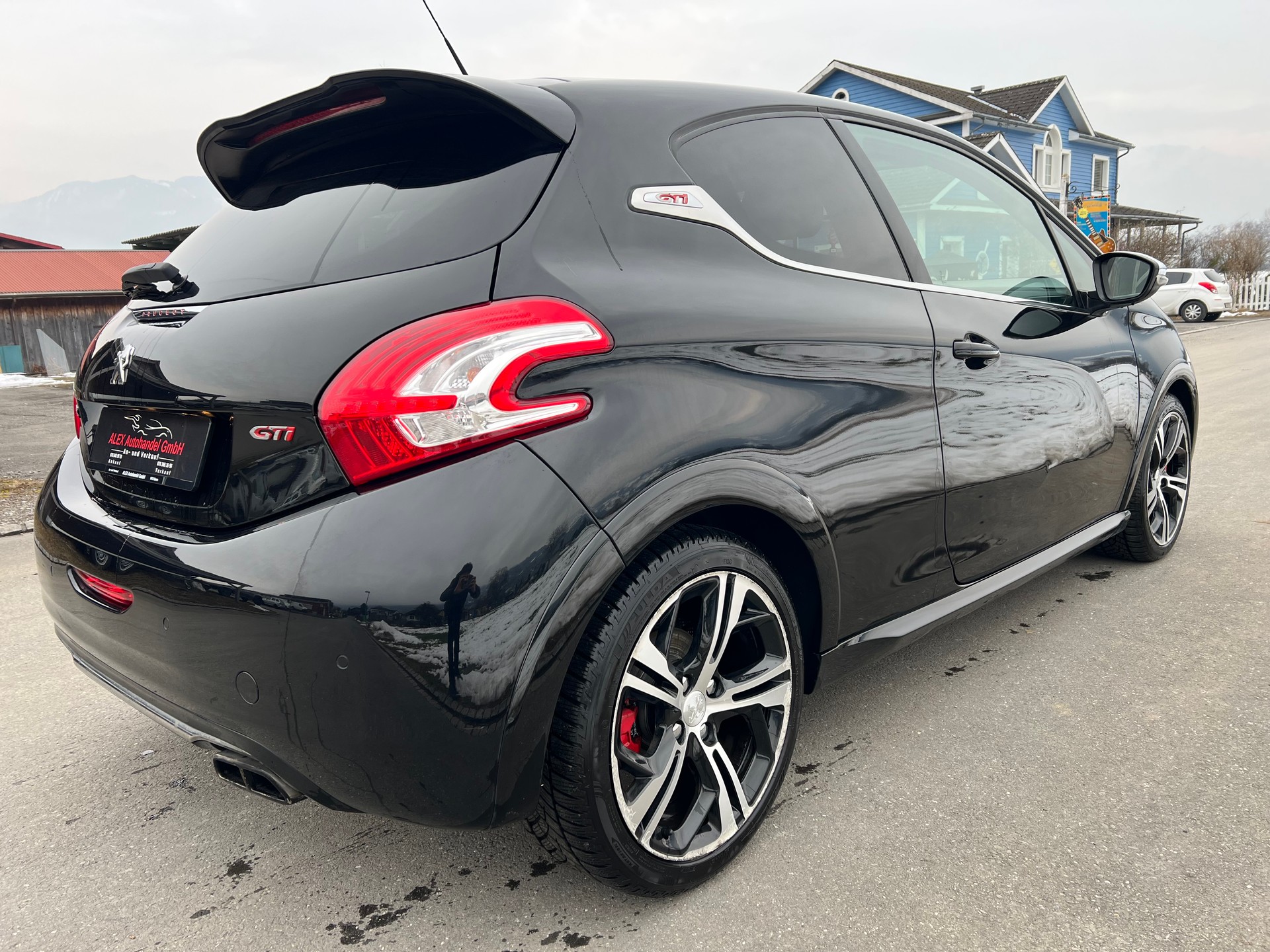 PEUGEOT 208 1.6 Turbo GTi-image-6