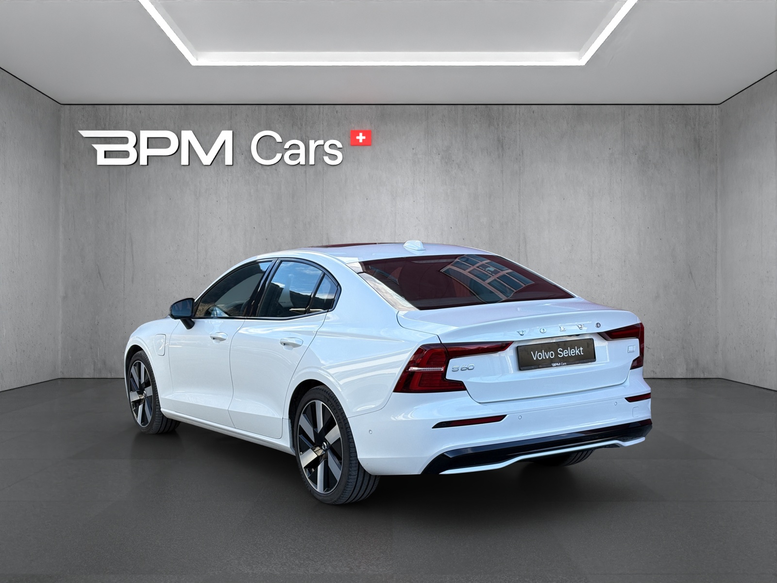 VOLVO S60 2.0 T8 TE Ultimate Dark eAWD-showroom-element-2