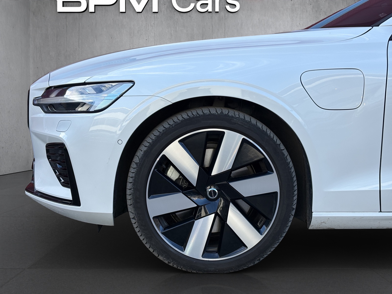 VOLVO S60 2.0 T8 TE Ultimate Dark eAWD-image-6