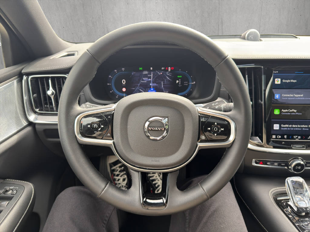 VOLVO S60 2.0 T8 TE Ultimate Dark eAWD-image-9