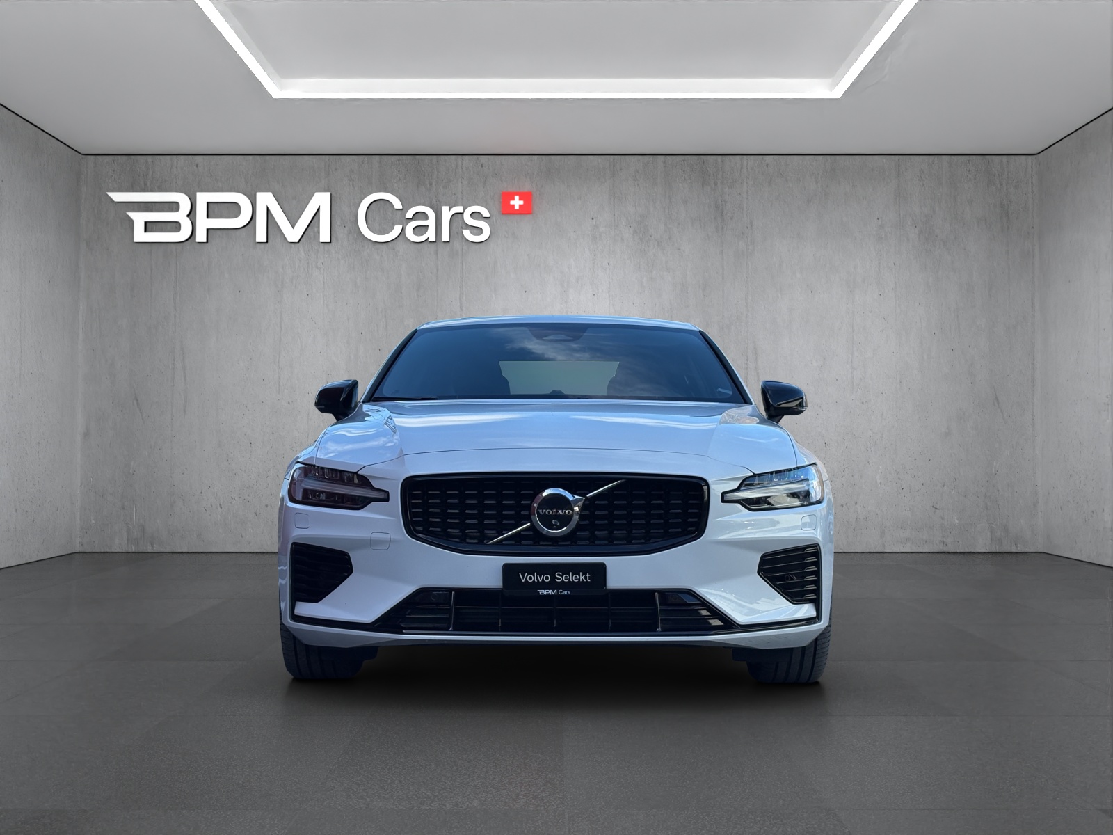 VOLVO S60 2.0 T8 TE Ultimate Dark eAWD-showroom-element-1