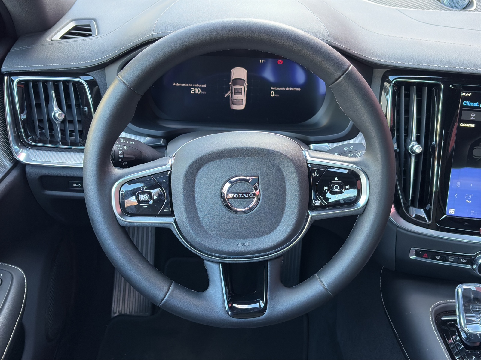 VOLVO S60 2.0 T8 TE Ultimate Dark eAWD-image-9