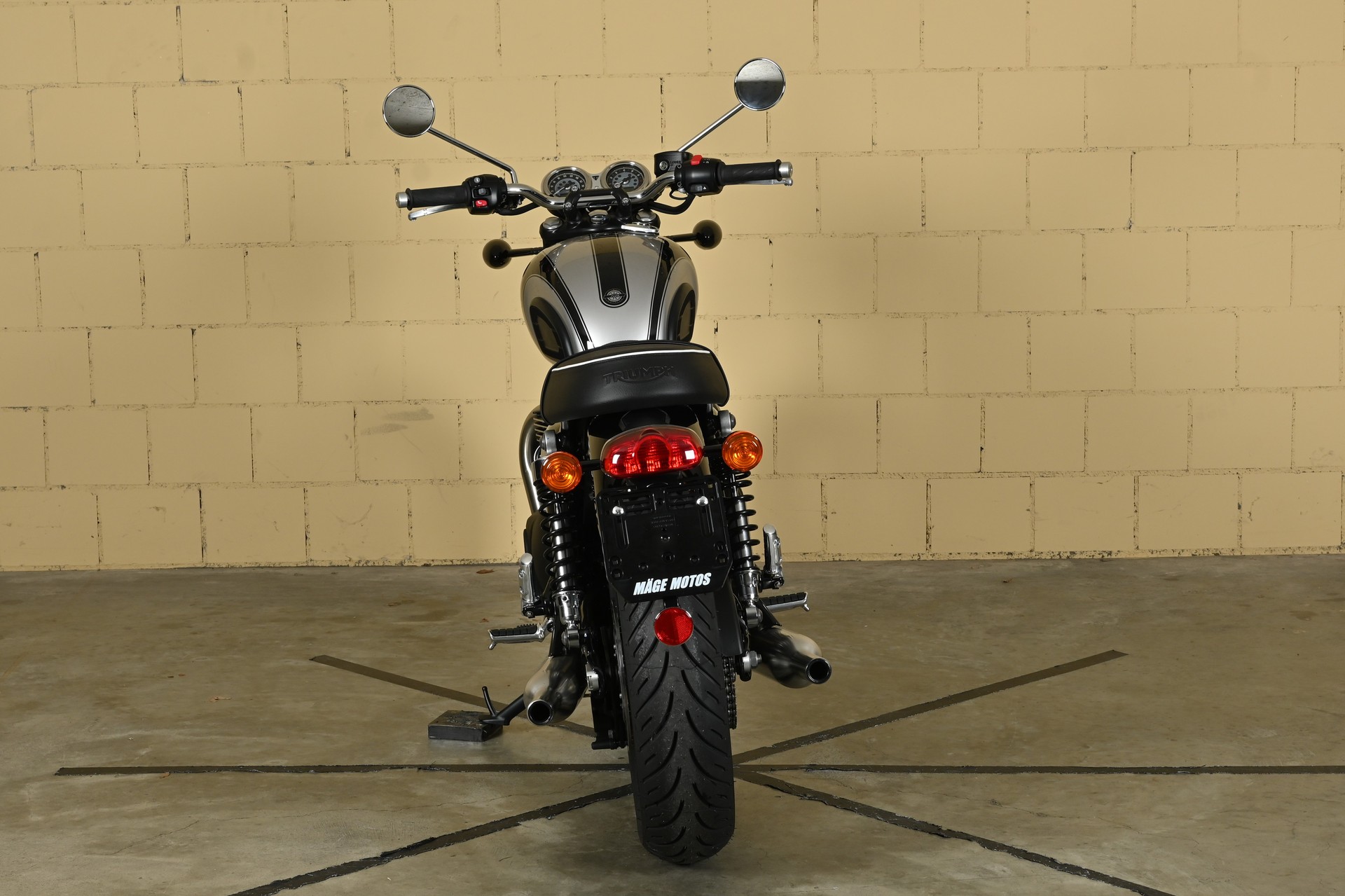 TRIUMPH Bonneville 900 T 100 Special Edition-image-6