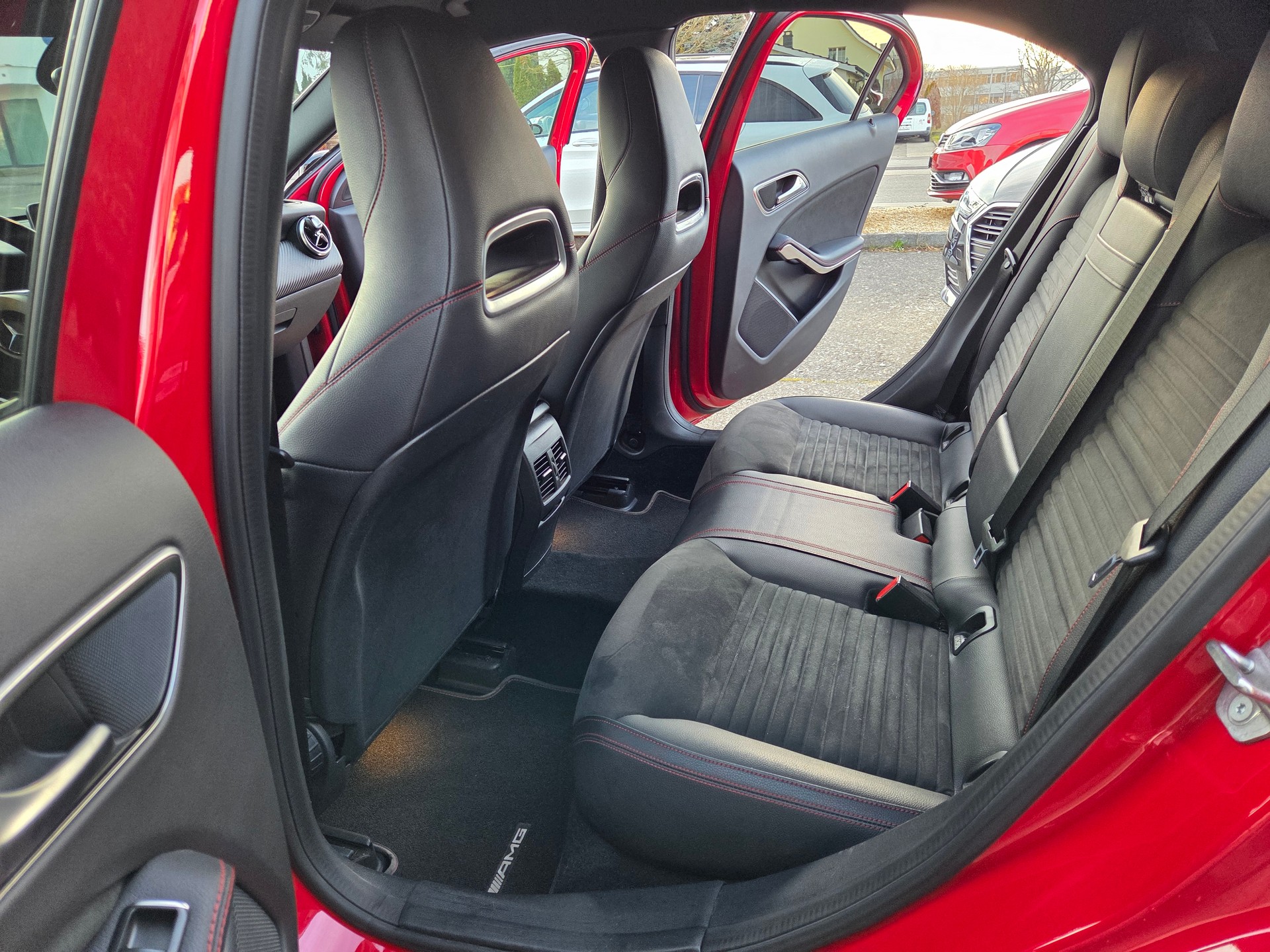 MERCEDES-BENZ A 250 Active Star 4Matic 7G-DCT-image-8
