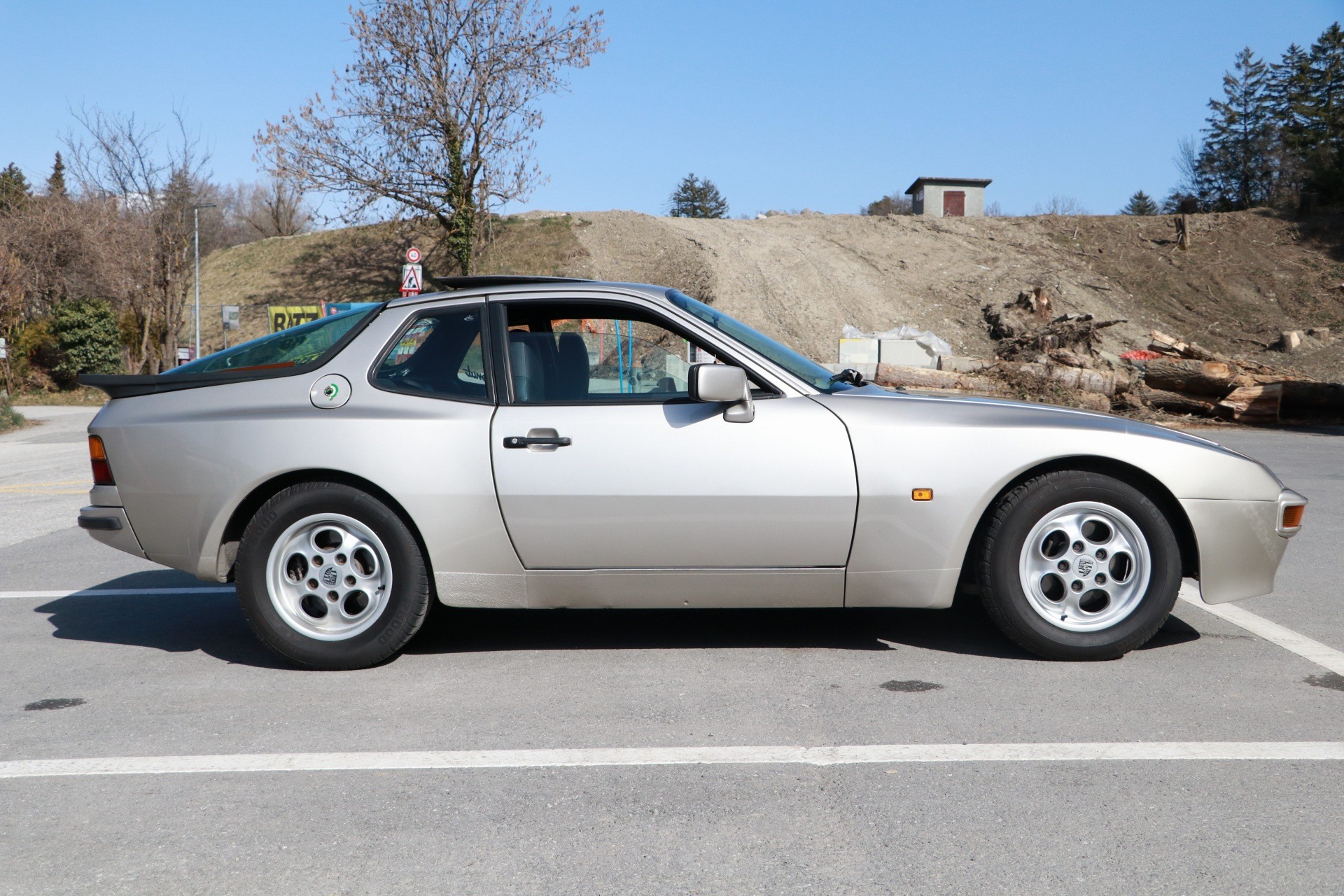 PORSCHE 944-image-1
