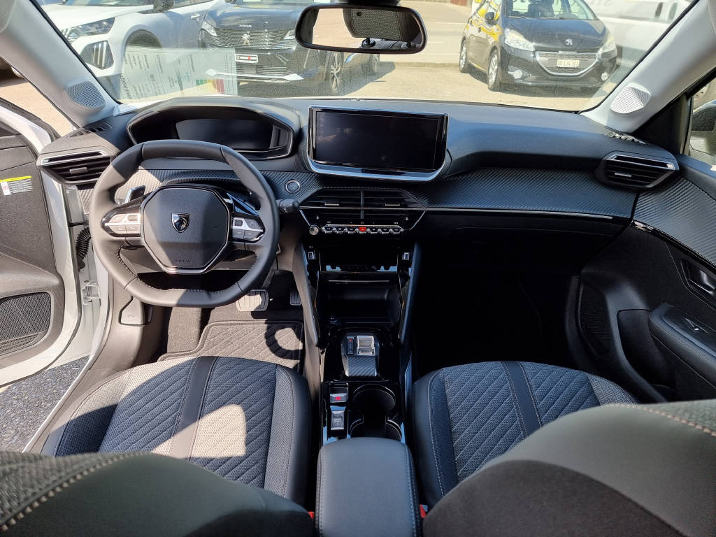 PEUGEOT 208 1.2 Hybrid Allure Premium-image-5