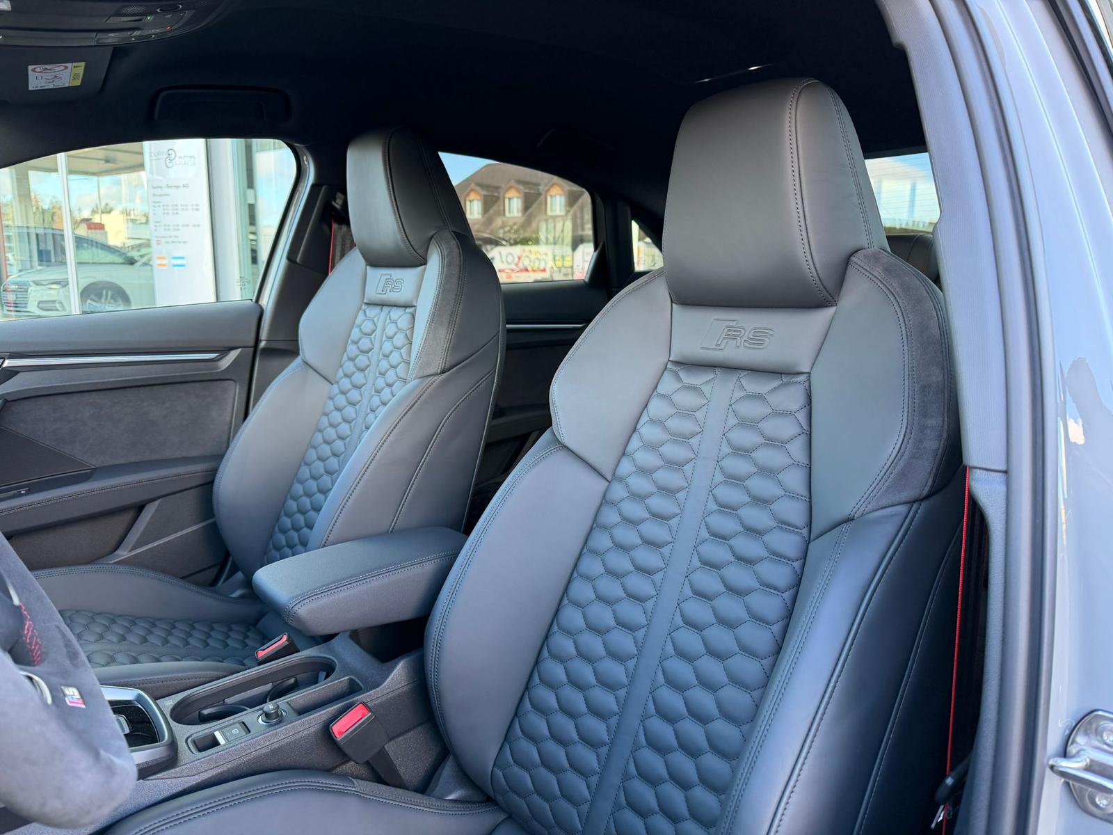 AUDI RS3 Limousine 2.5 TSI quattro S-tronic-image-23