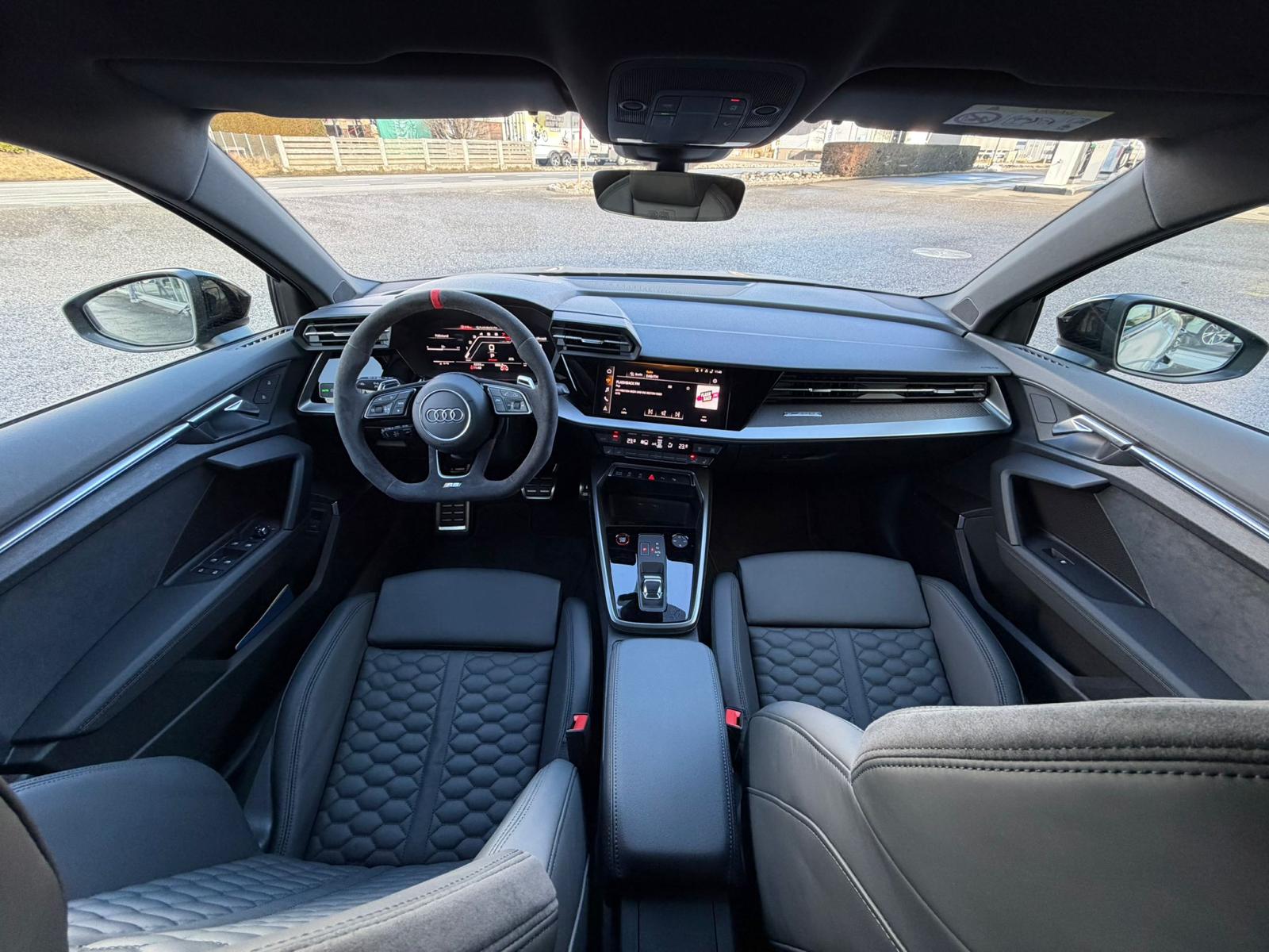 AUDI RS3 Limousine 2.5 TSI quattro S-tronic-image-25