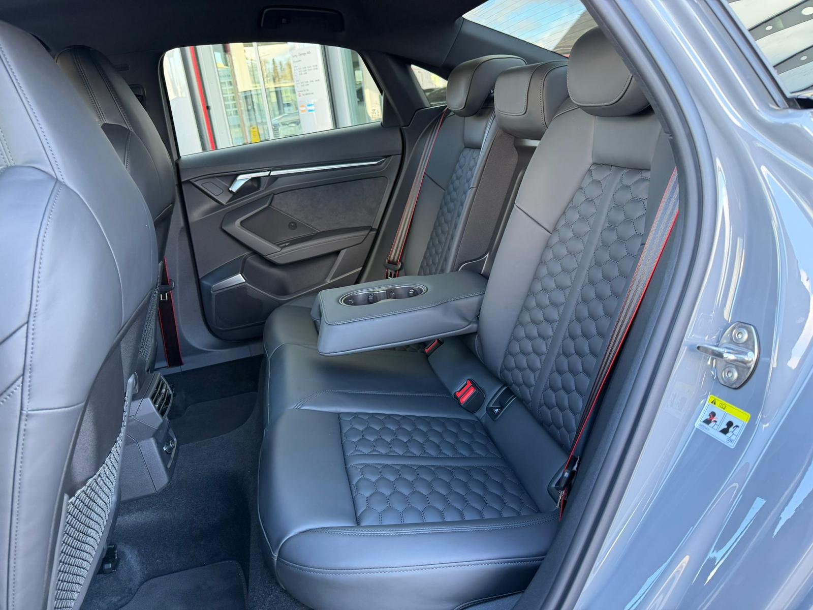 AUDI RS3 Limousine 2.5 TSI quattro S-tronic-image-30