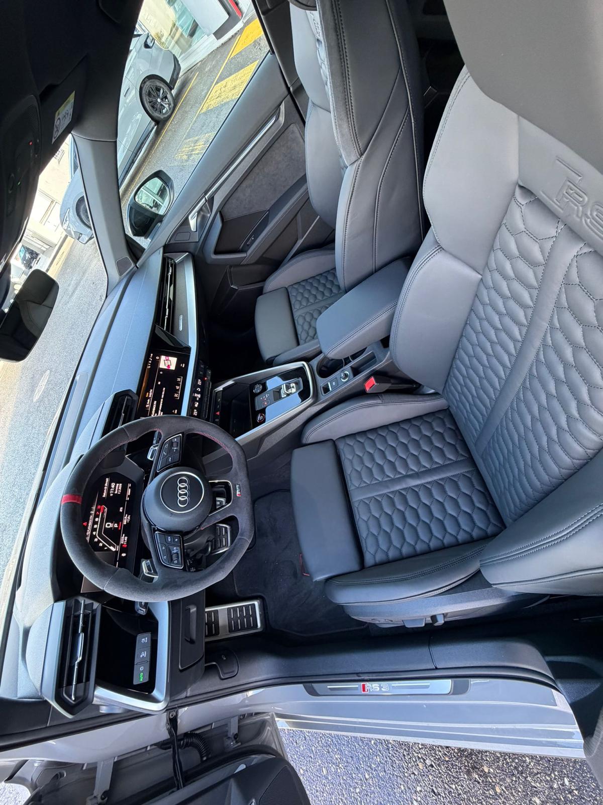 AUDI RS3 Limousine 2.5 TSI quattro S-tronic-image-27