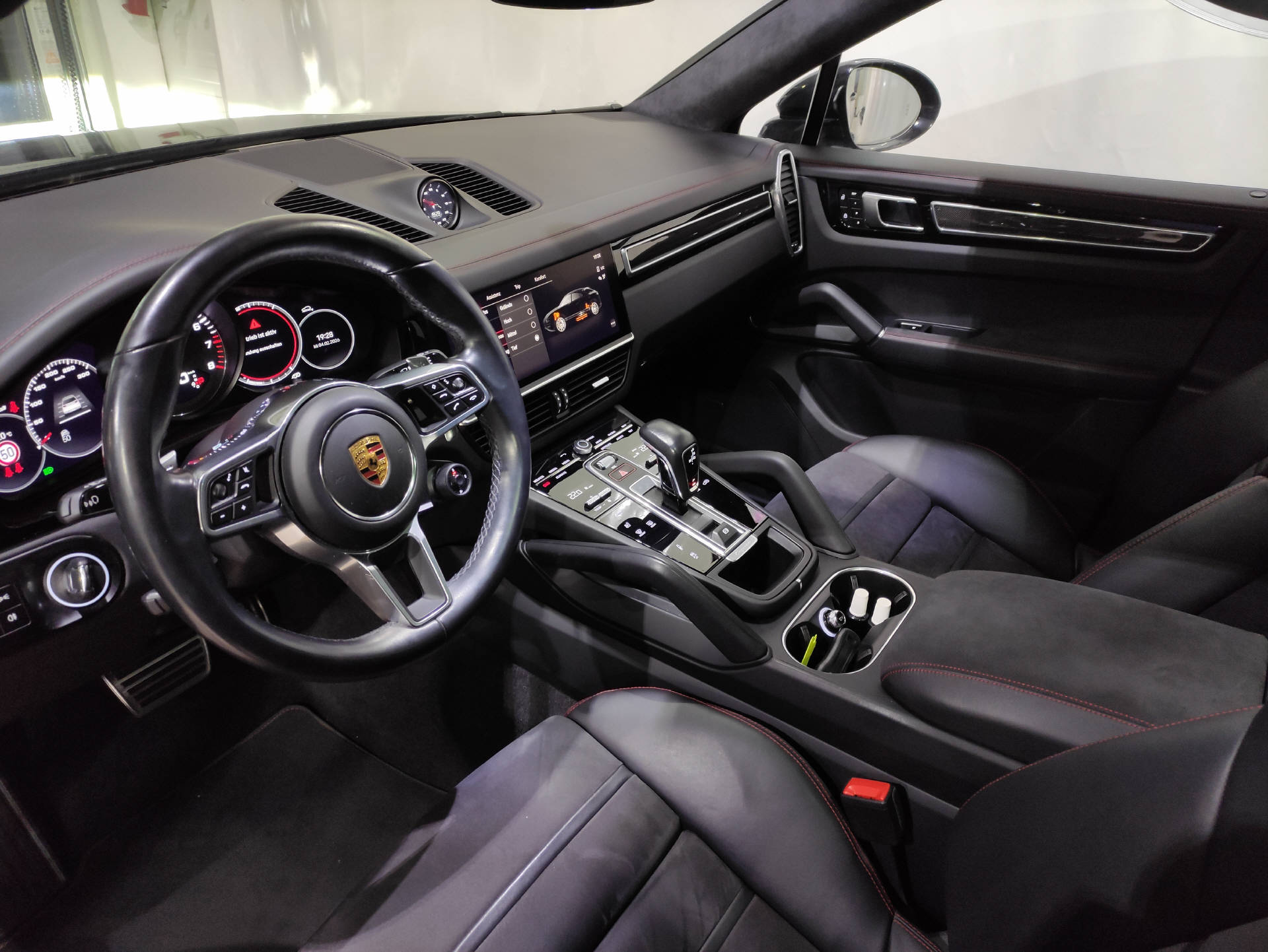 PORSCHE Cayenne Coupé 4.0 V8 GTS-showroom-element-2