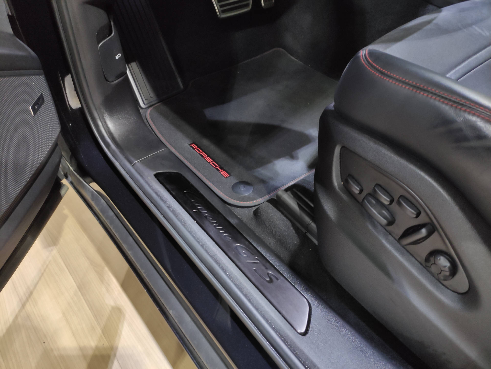PORSCHE Cayenne Coupé 4.0 V8 GTS-showroom-element-3