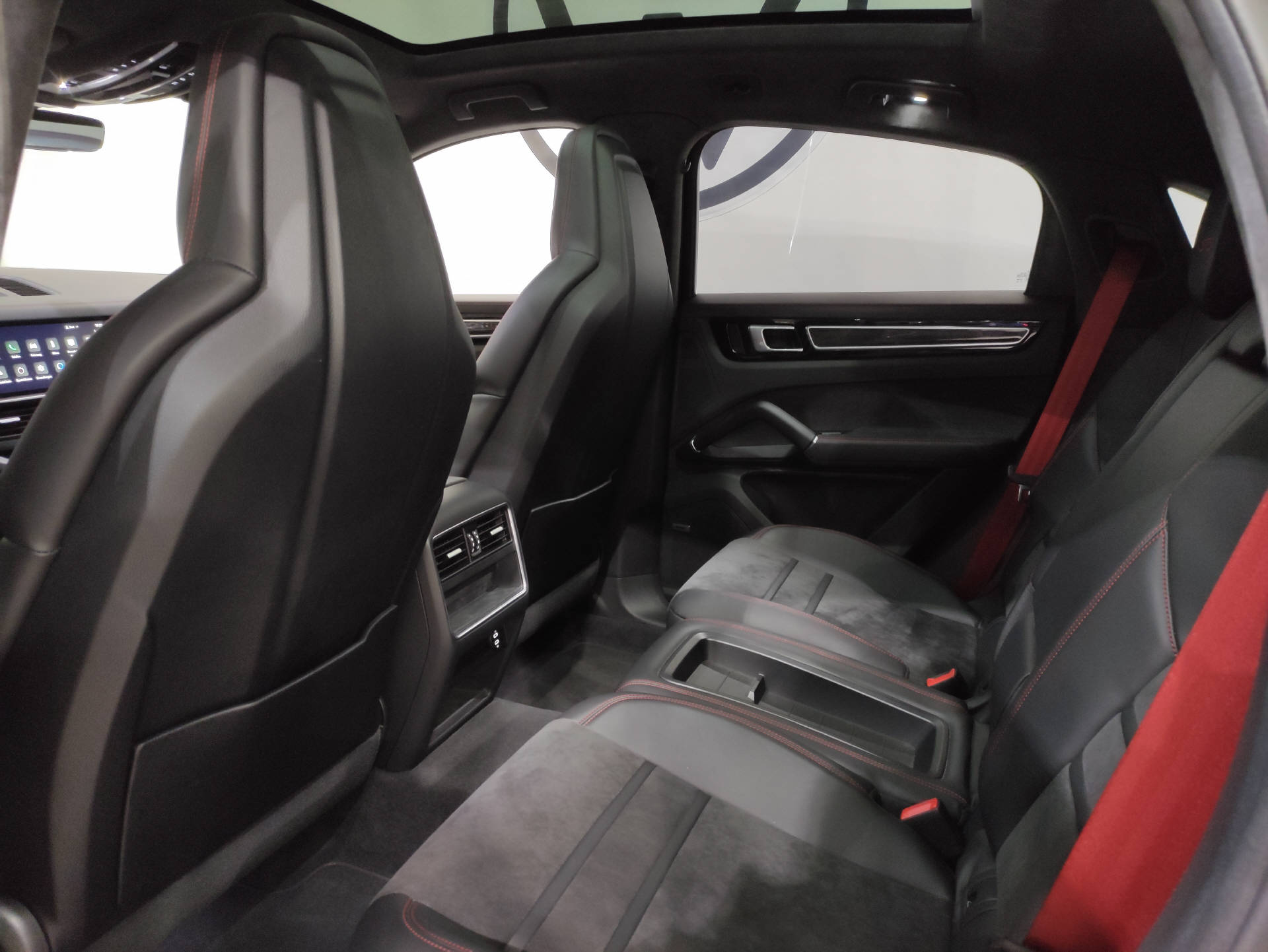 PORSCHE Cayenne Coupé 4.0 V8 GTS-image-12