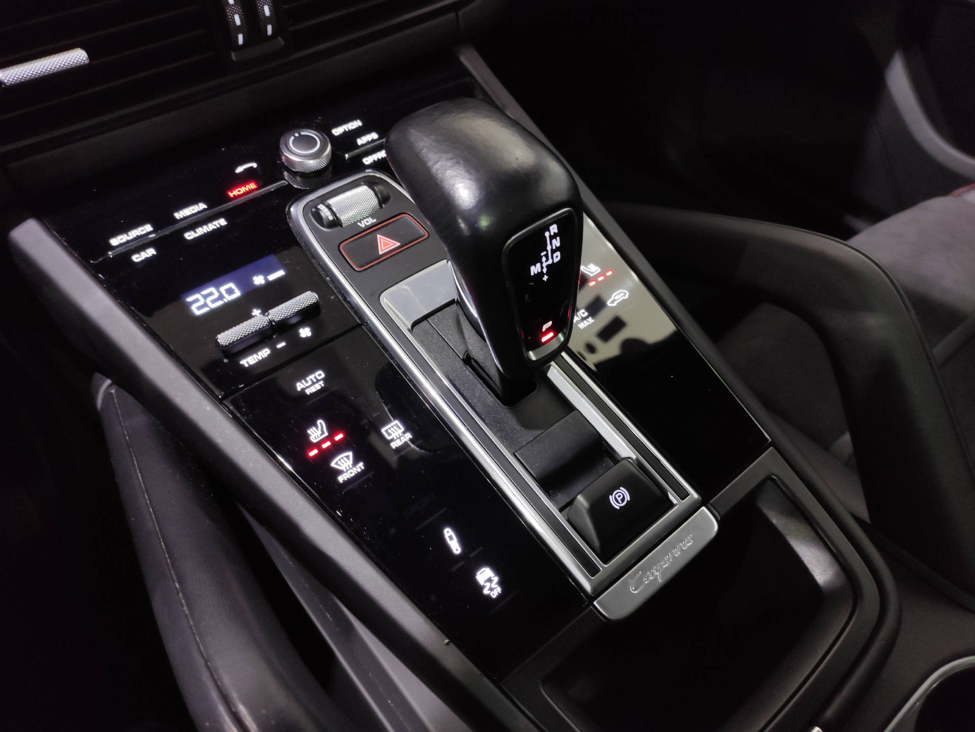 PORSCHE Cayenne Coupé 4.0 V8 GTS-image-11