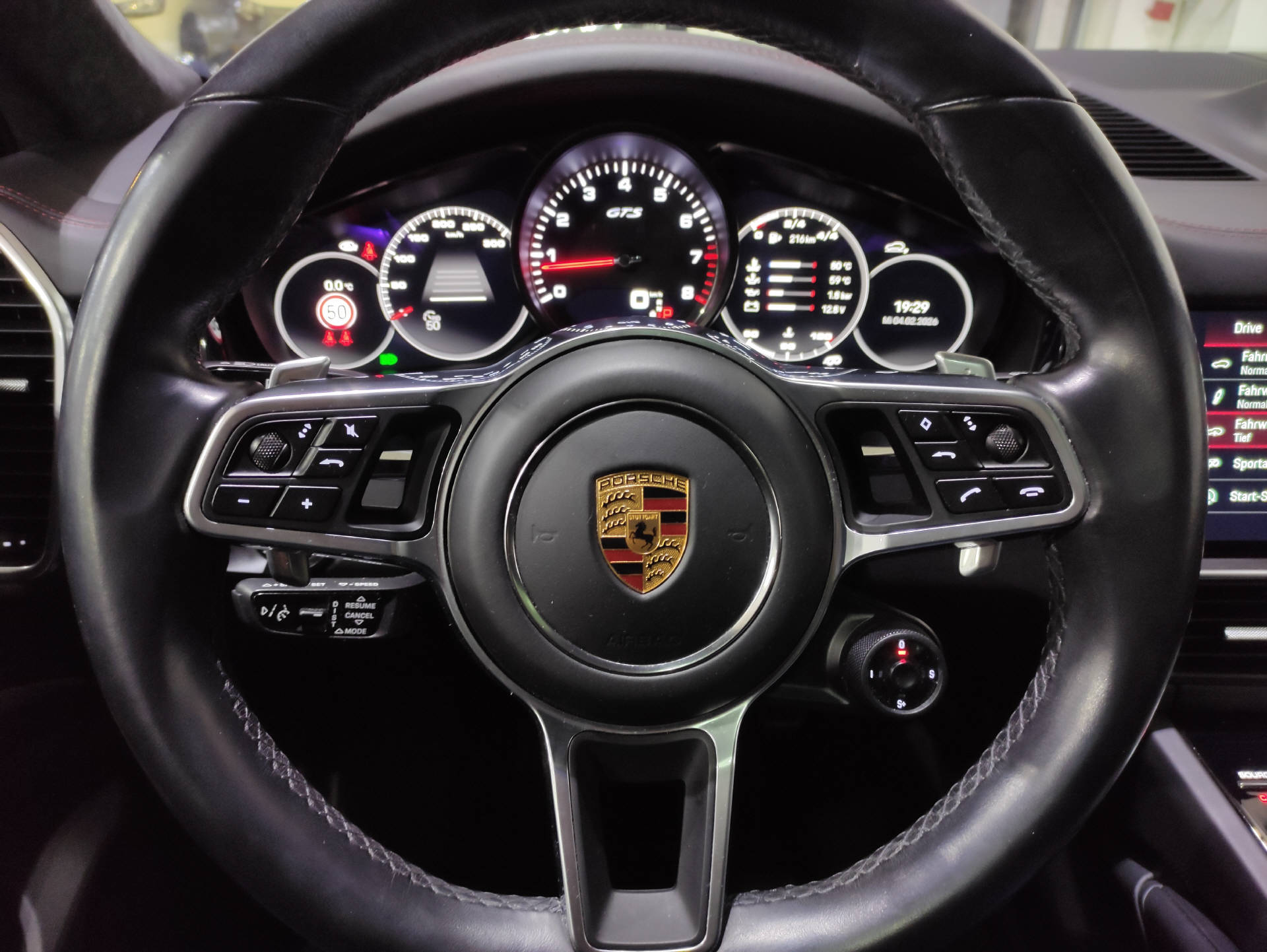 PORSCHE Cayenne Coupé 4.0 V8 GTS-image-5