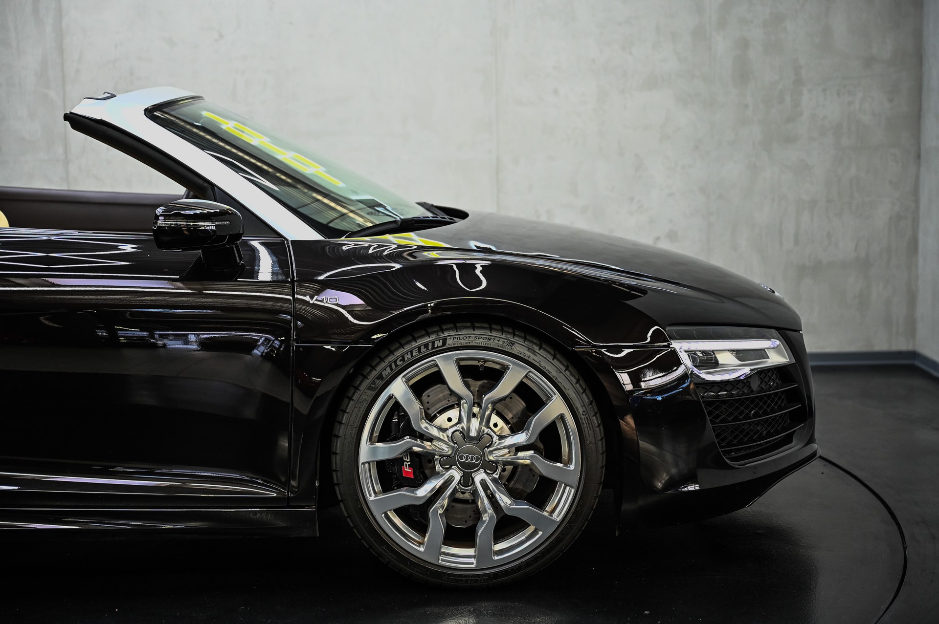 AUDI R8 Spyder 5.2 FSI V10 quattro-image-15