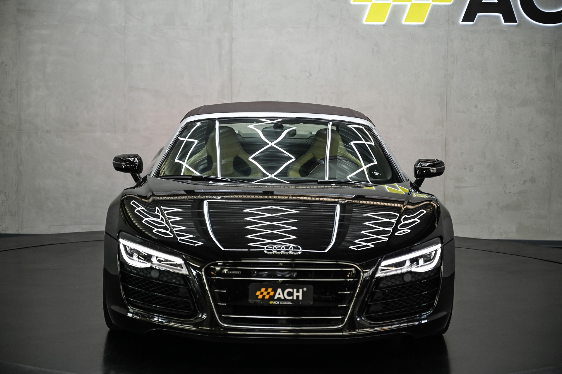 AUDI R8 Spyder 5.2 FSI V10 quattro-image-4