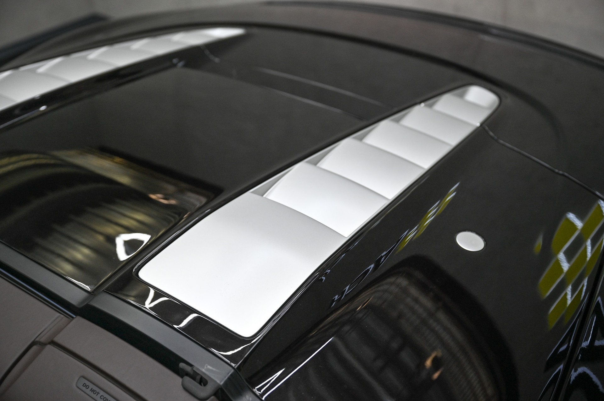 AUDI R8 Spyder 5.2 FSI V10 quattro-image-19