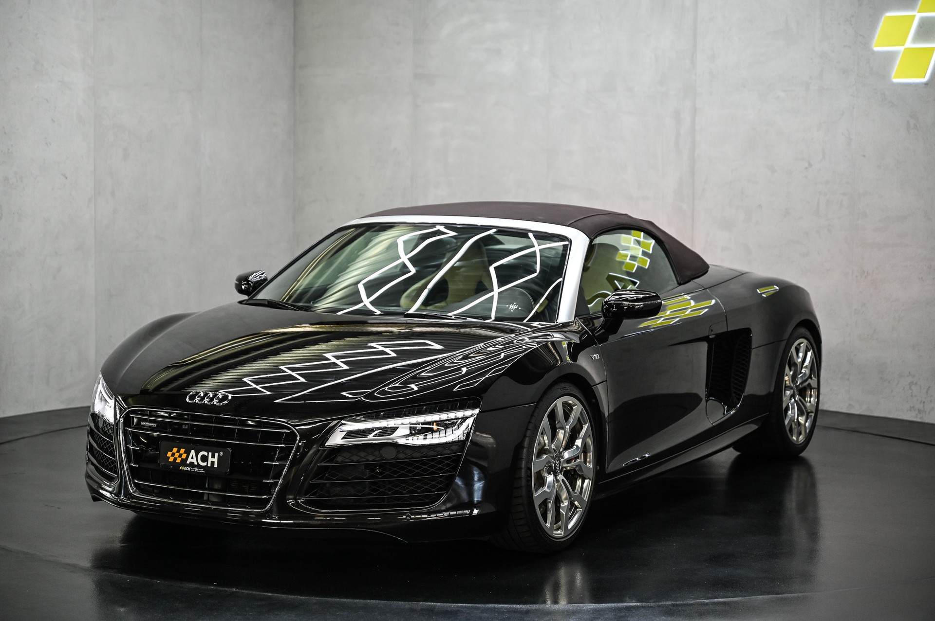 AUDI R8 Spyder 5.2 FSI V10 quattro-image-5
