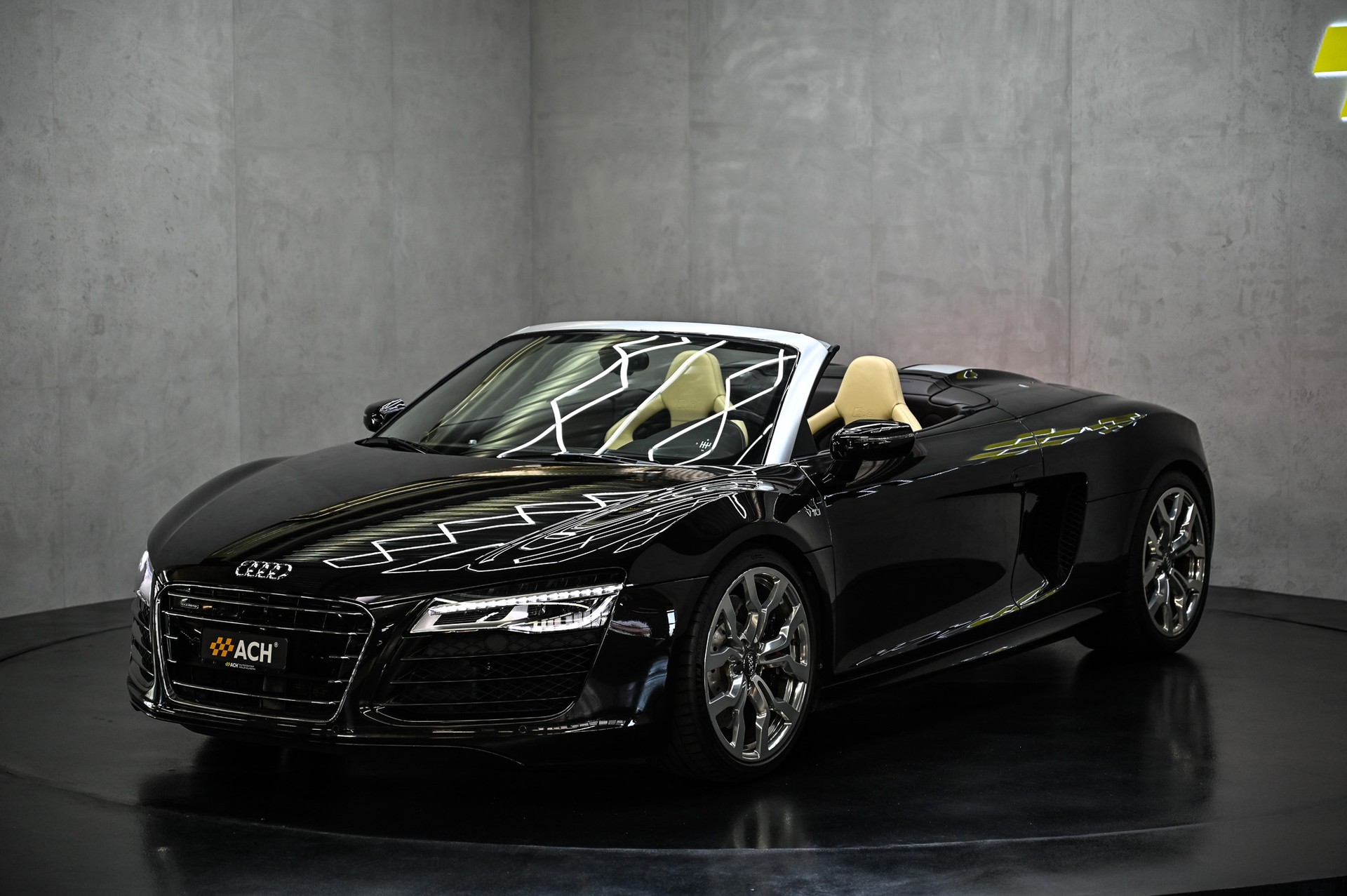 AUDI R8 Spyder 5.2 FSI V10 quattro-showroom-element-2