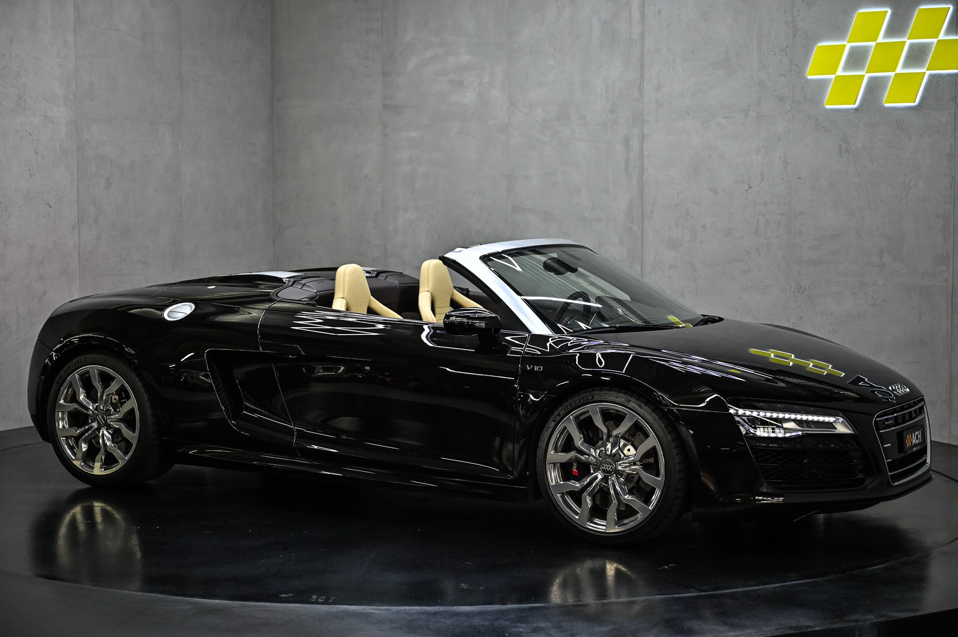 AUDI R8 Spyder 5.2 FSI V10 quattro-image-14