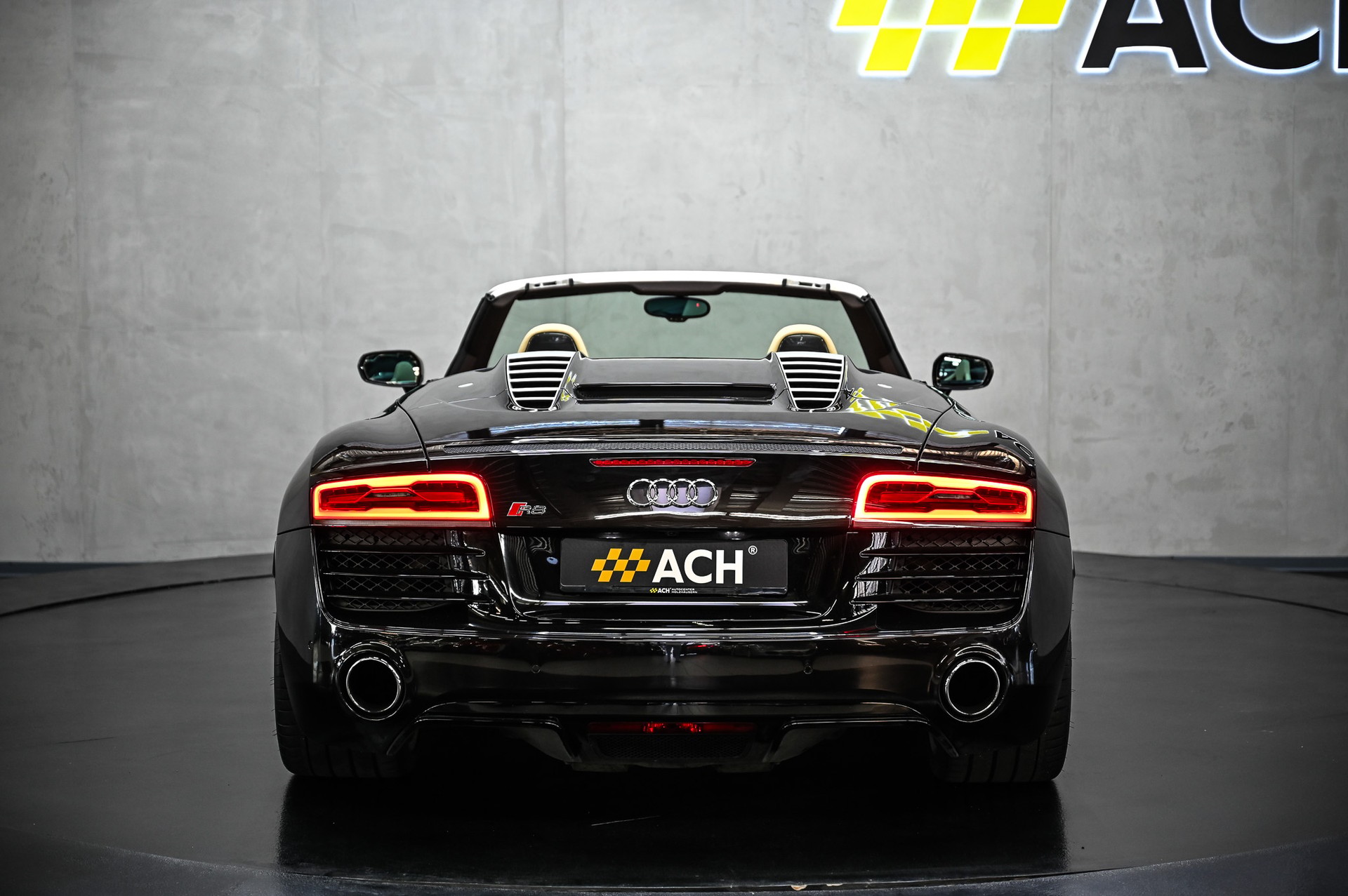 AUDI R8 Spyder 5.2 FSI V10 quattro-image-10