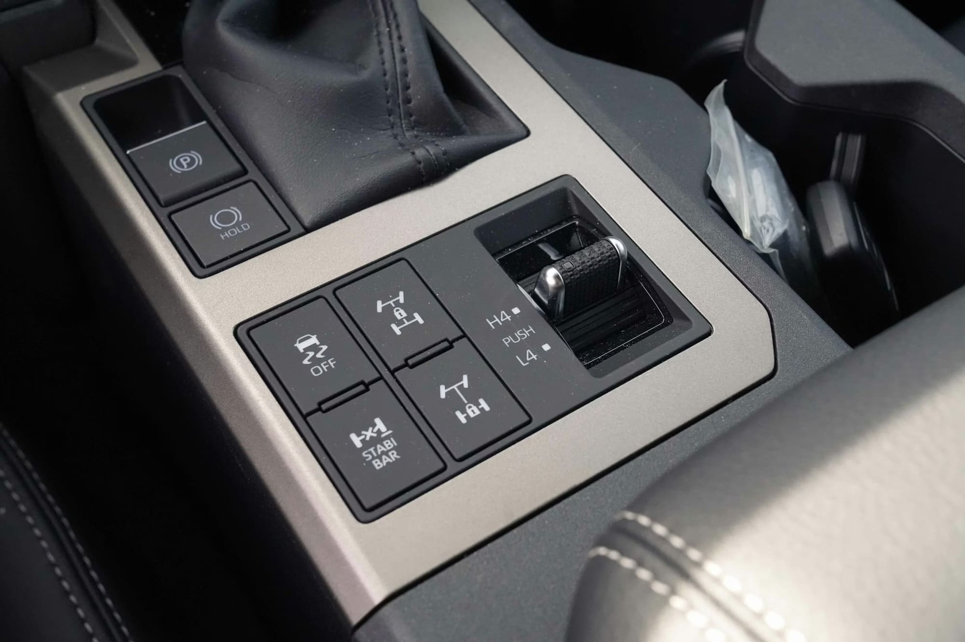TOYOTA Land Cruiser 2.8TD First Edition-image-12