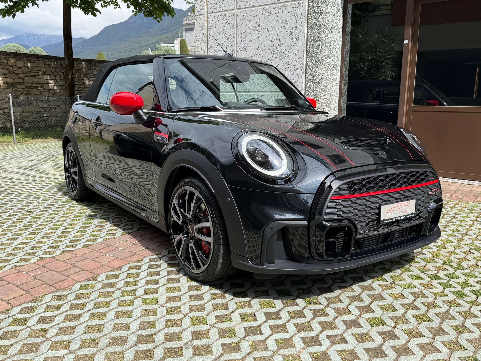 MINI Cooper John Cooper Works Cabriolet Steptronic-image-3