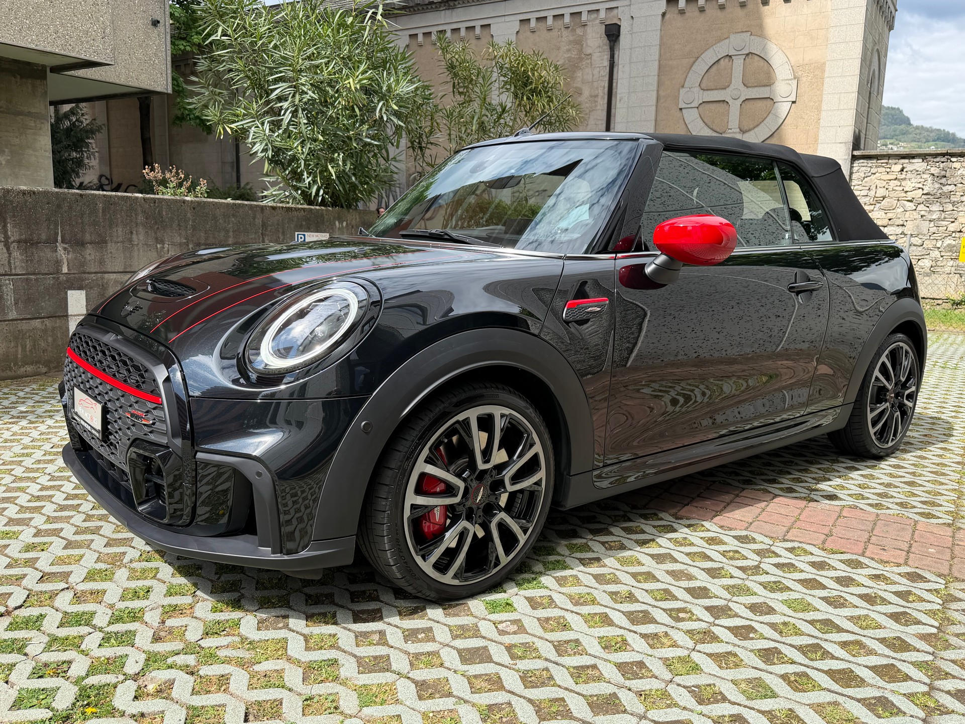 MINI Cooper John Cooper Works Cabriolet Steptronic-image-1