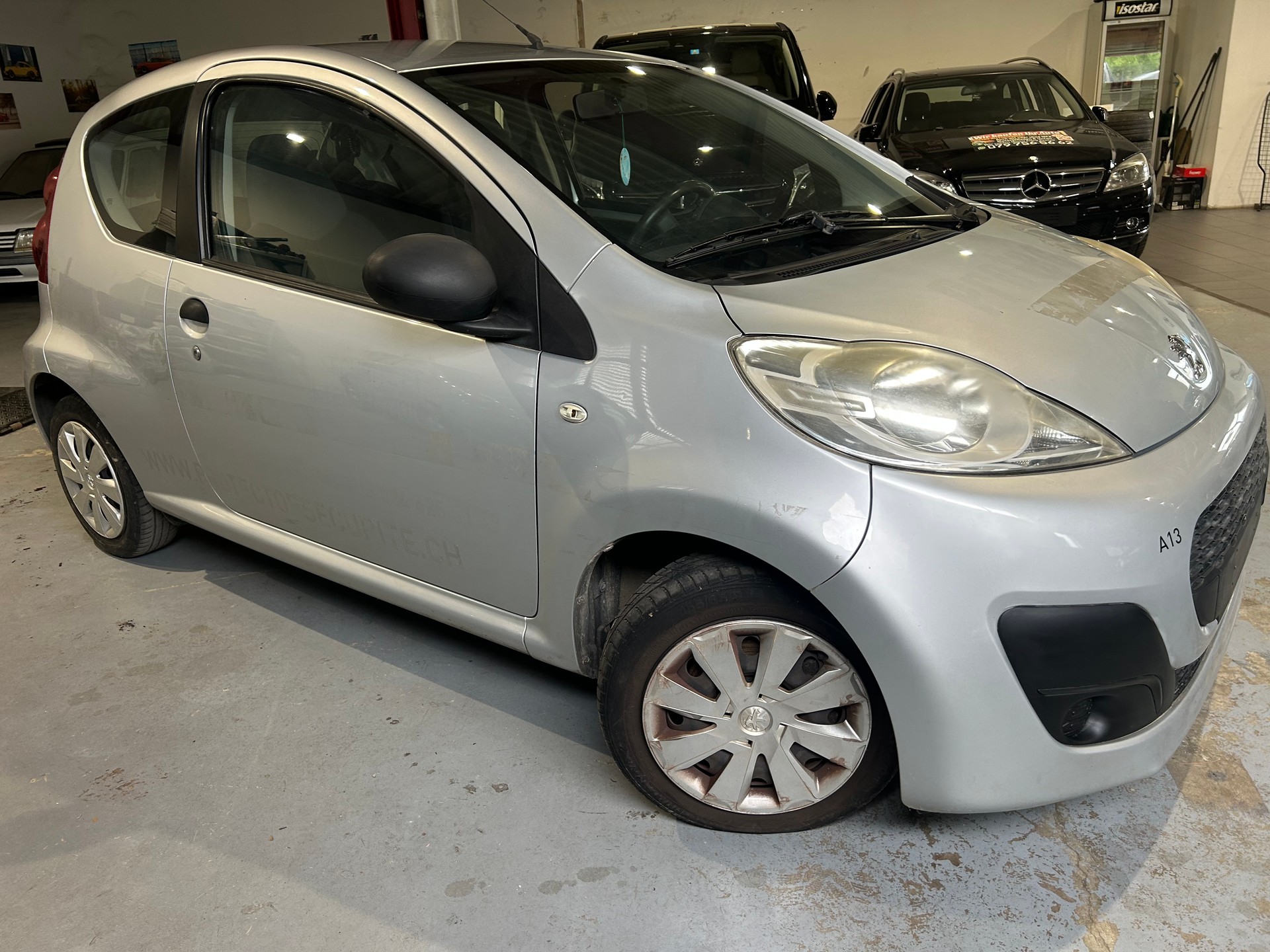 PEUGEOT 107 1.0 Active-image-1