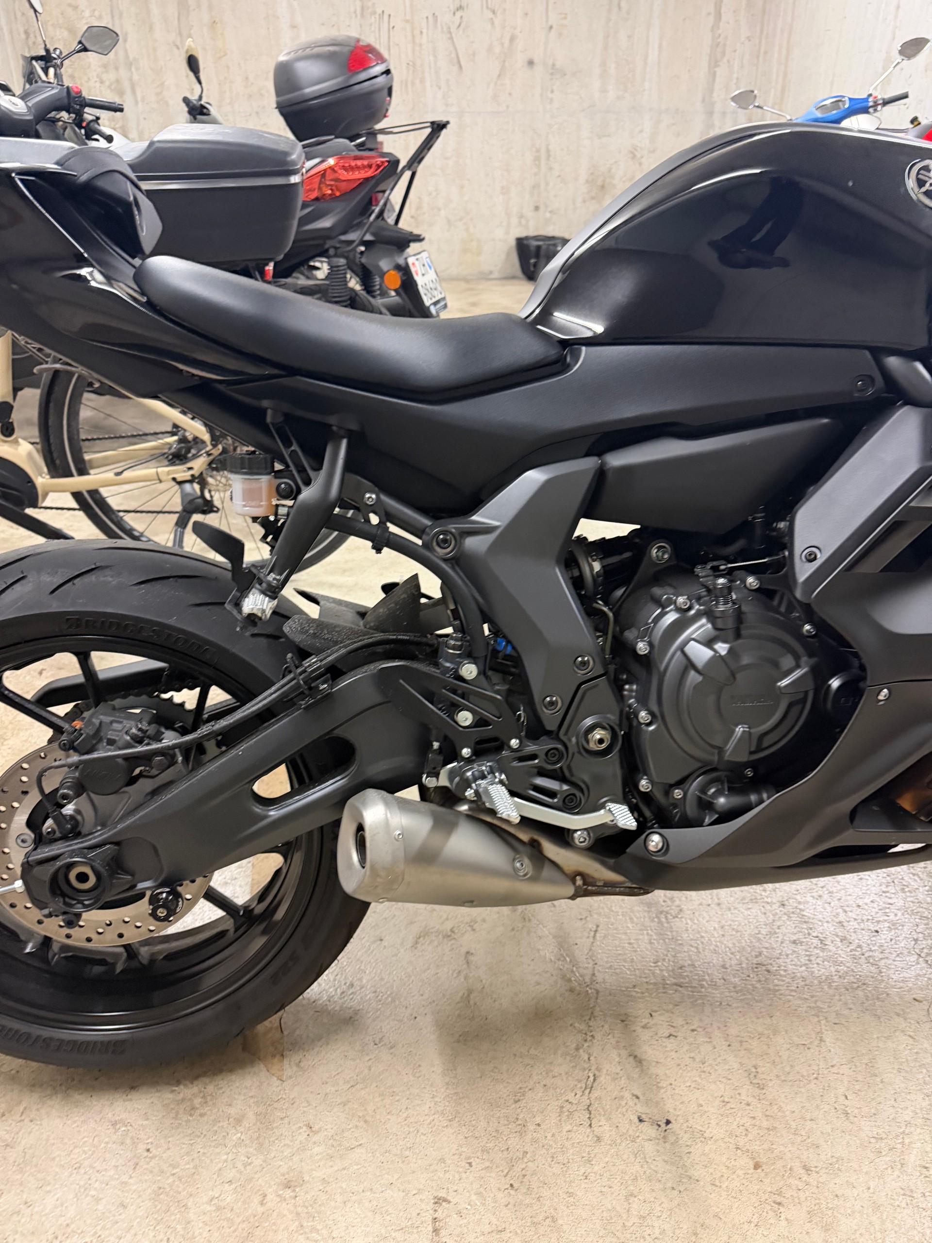 YAMAHA R7-image-3