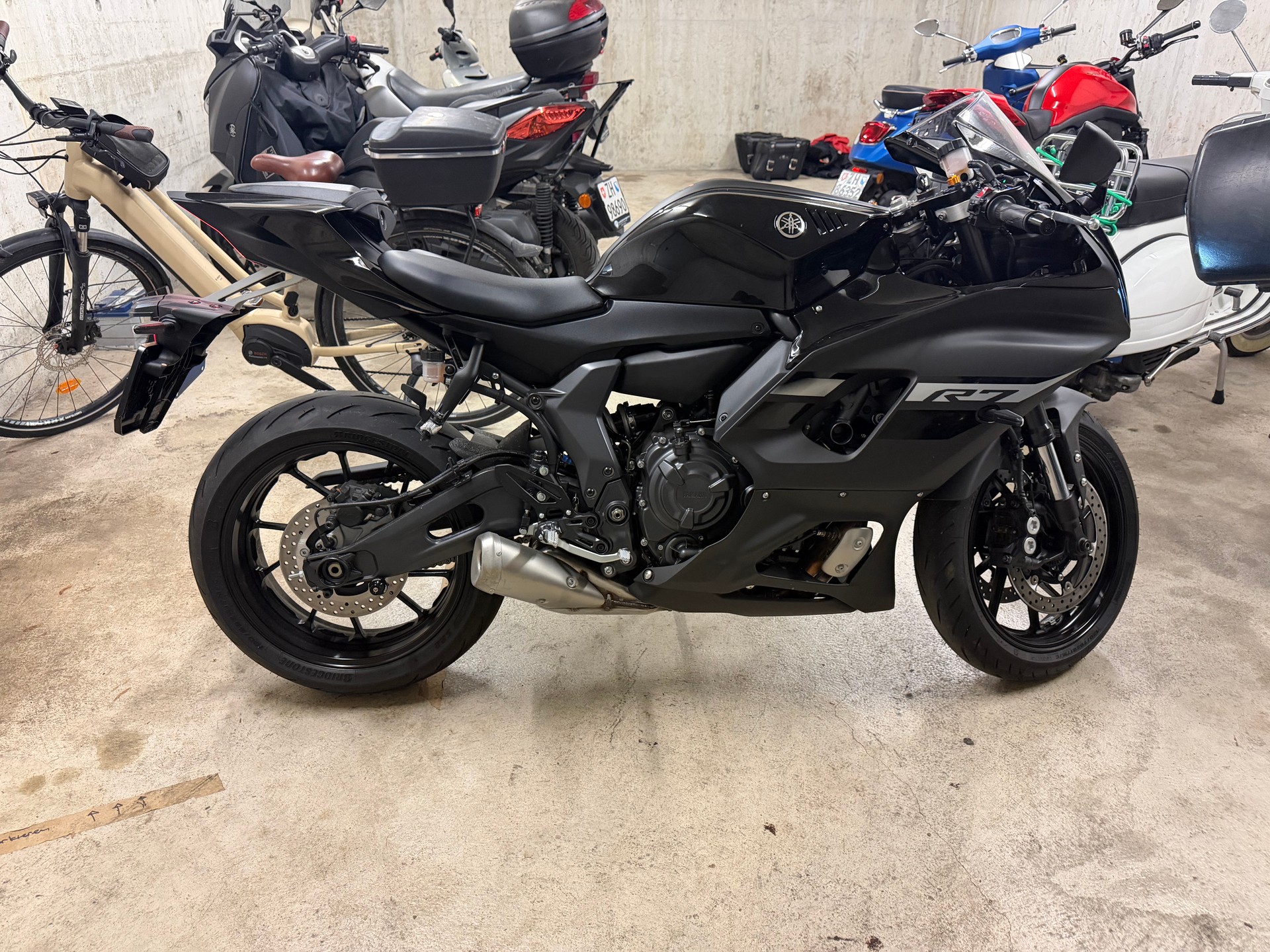 YAMAHA R7-image-1