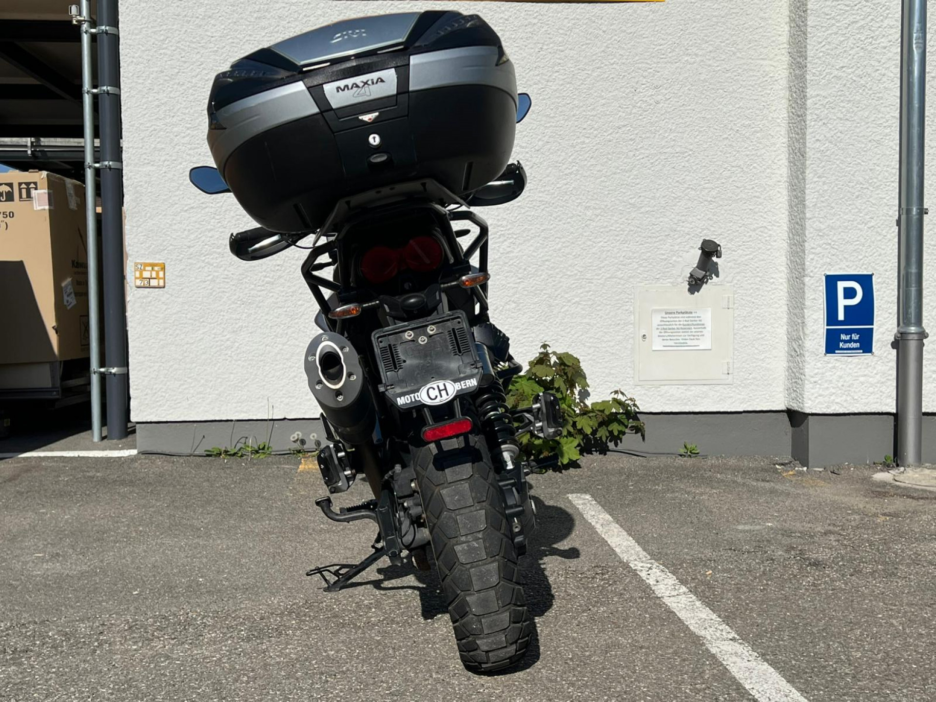 MOTO GUZZI V85 TT Centenario-image-2