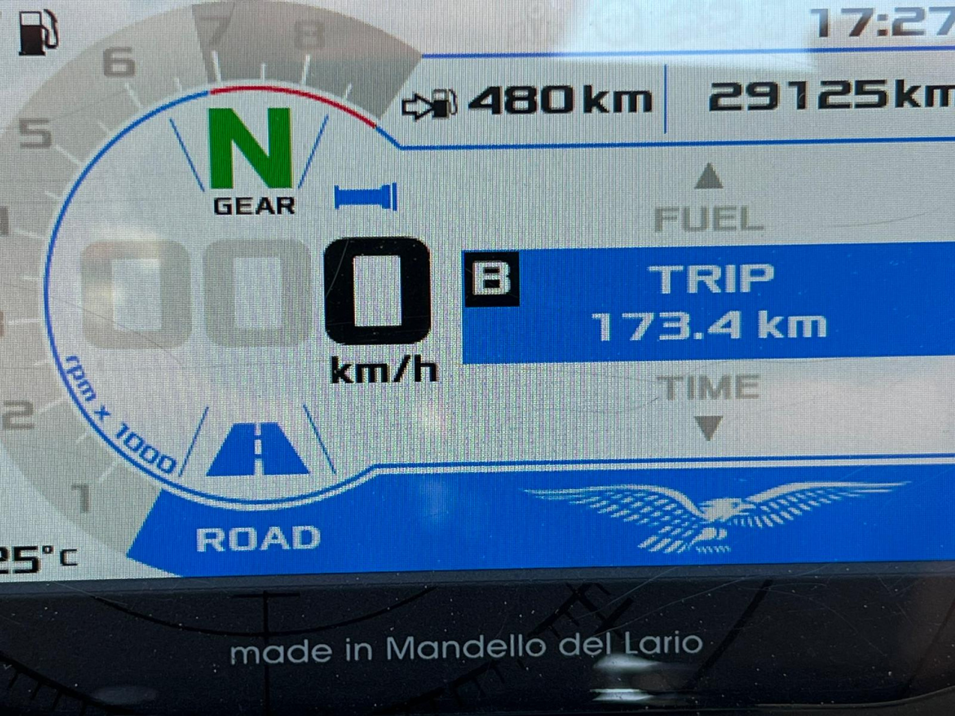 MOTO GUZZI V85 TT Centenario-image-1