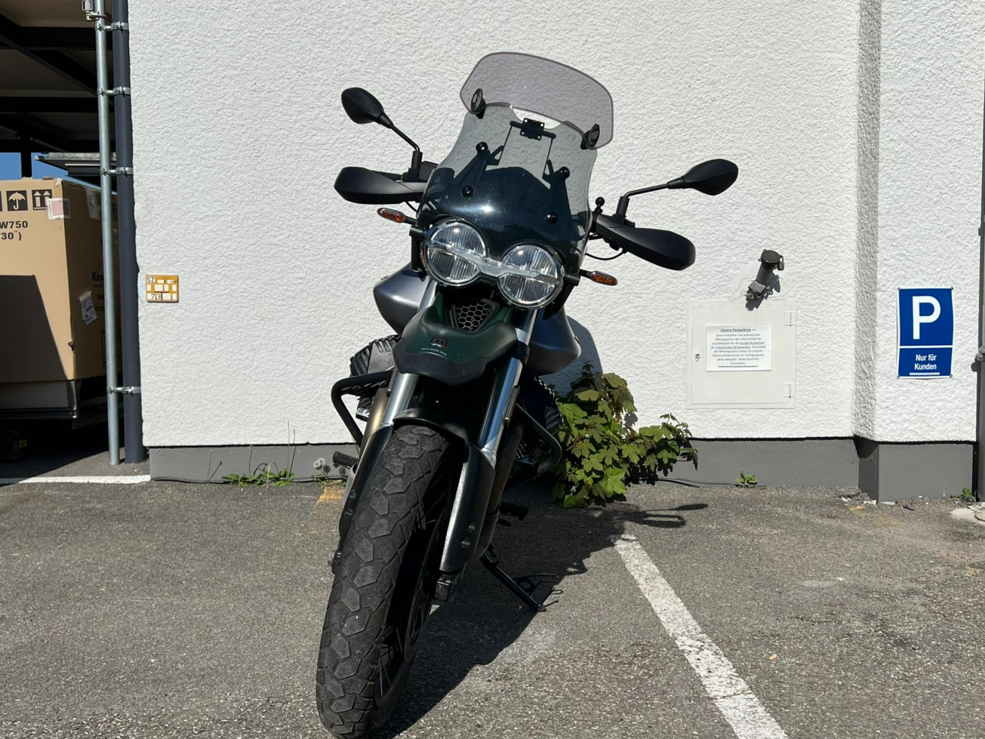 MOTO GUZZI V85 TT Centenario-image-3