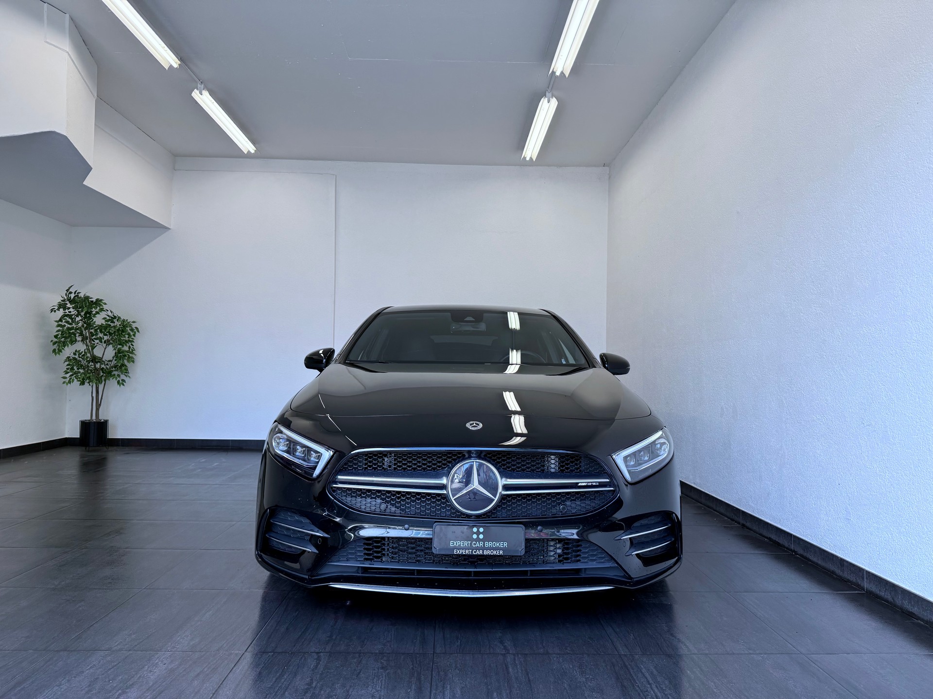 MERCEDES-BENZ A 35 AMG 4Matic Speedshift-showroom-element-3